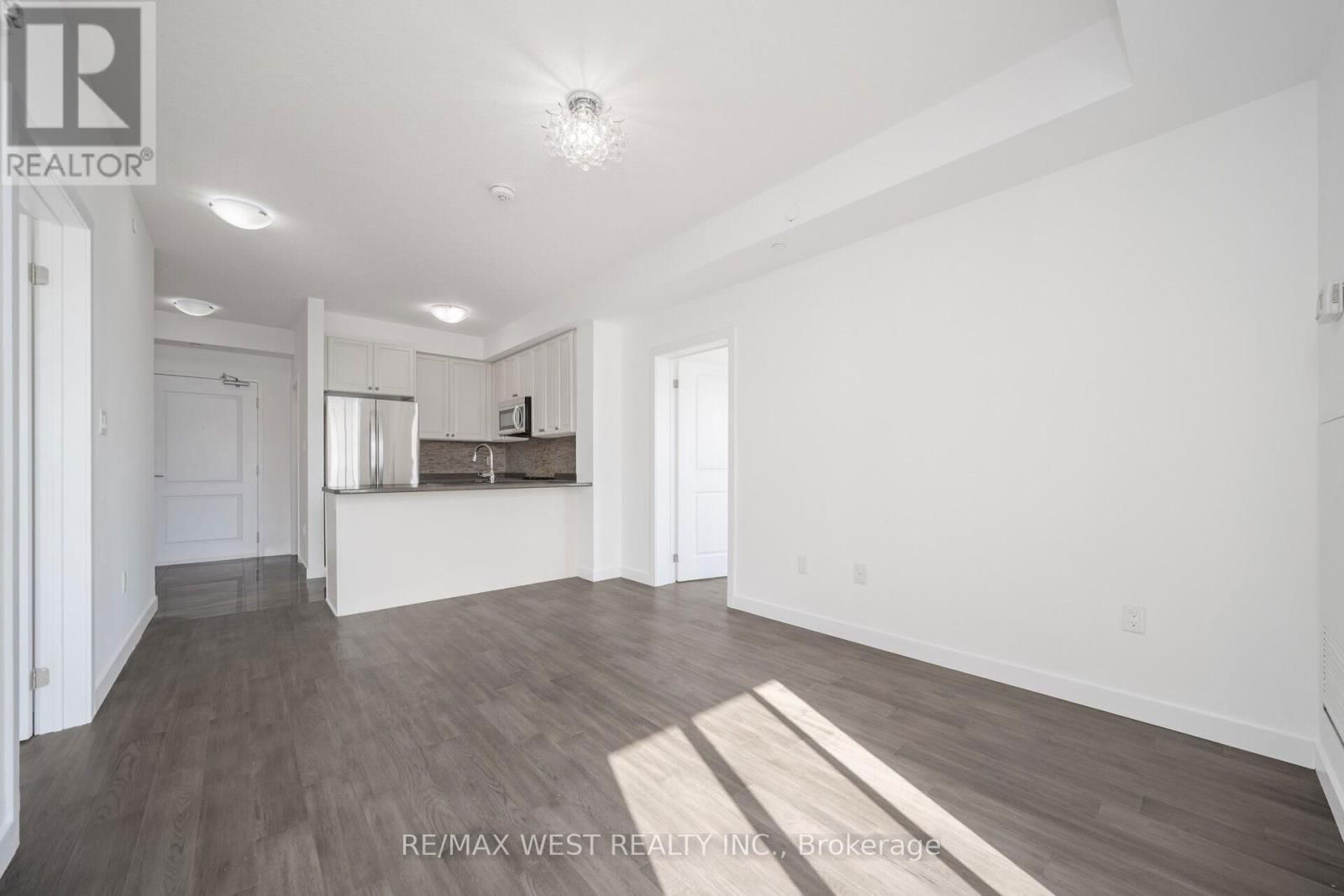 131 - 101 SHOREVIEW PLACE Image 32