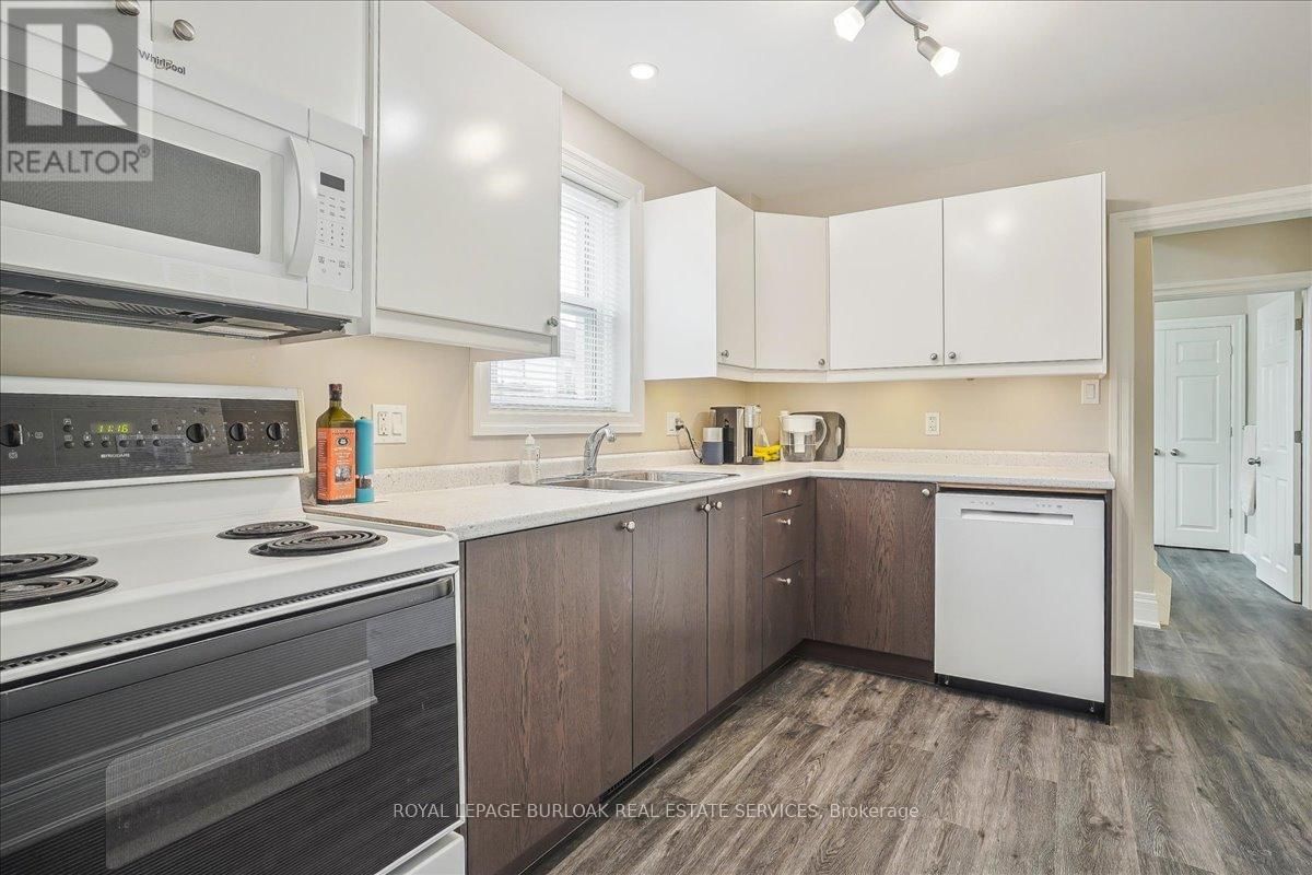 38 VIEWPOINT AVENUE Image 19