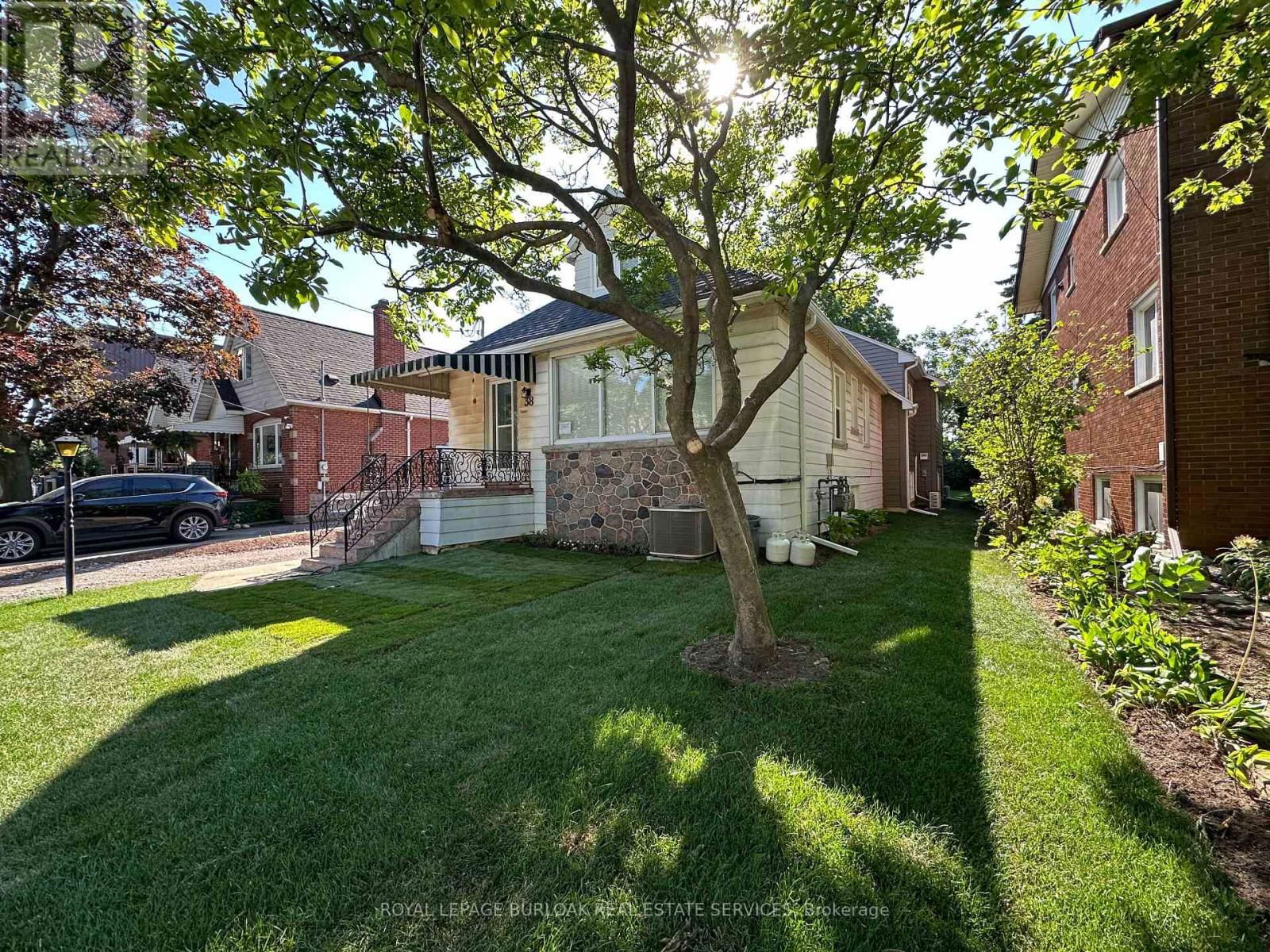 38 VIEWPOINT AVENUE Image 2