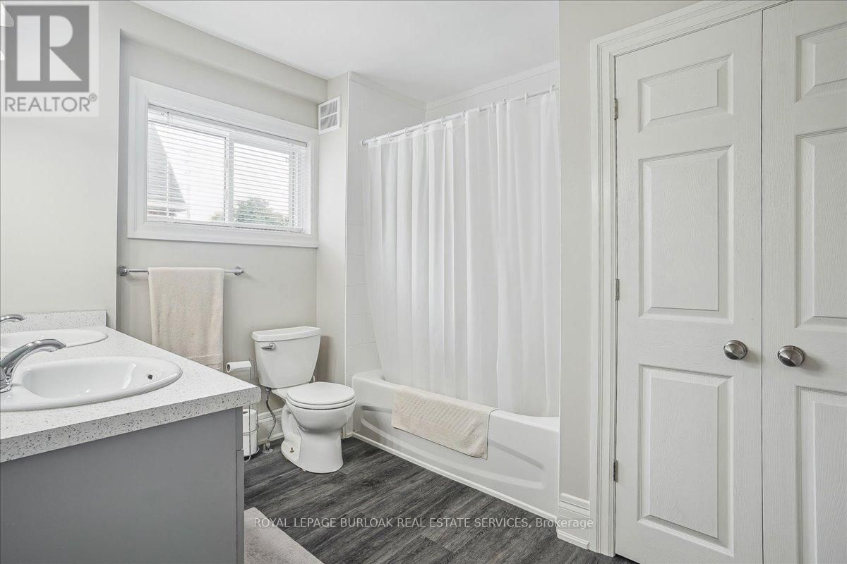 38 VIEWPOINT AVENUE Image 25