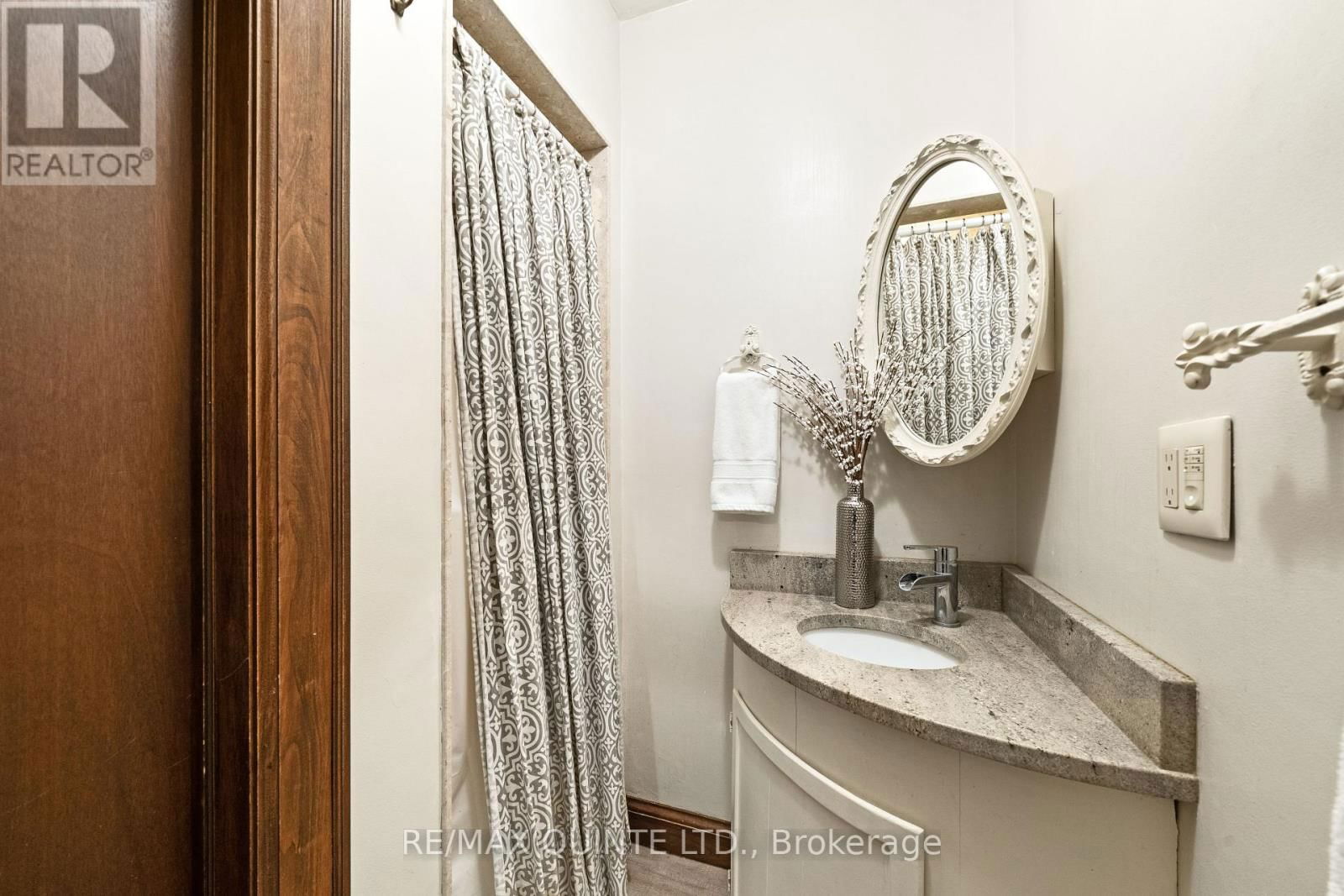 1386 WALLBRIDGE-LOYALIST ROAD Image 21
