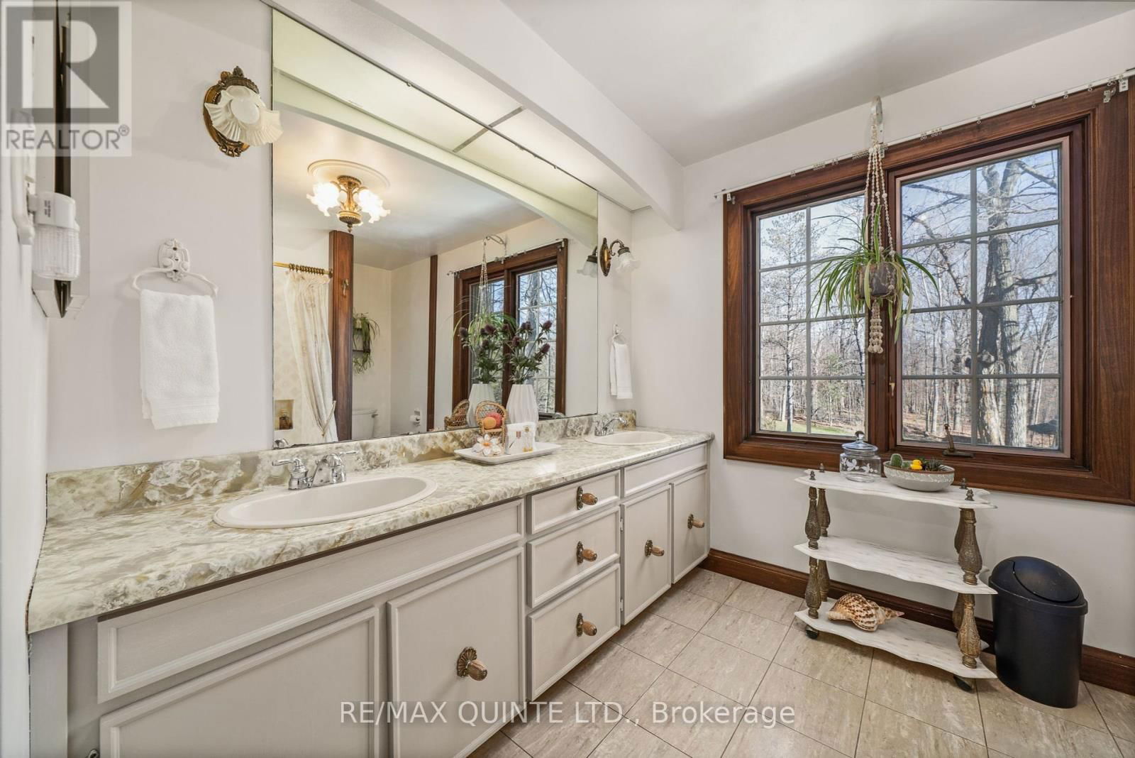 1386 WALLBRIDGE-LOYALIST ROAD Image 30