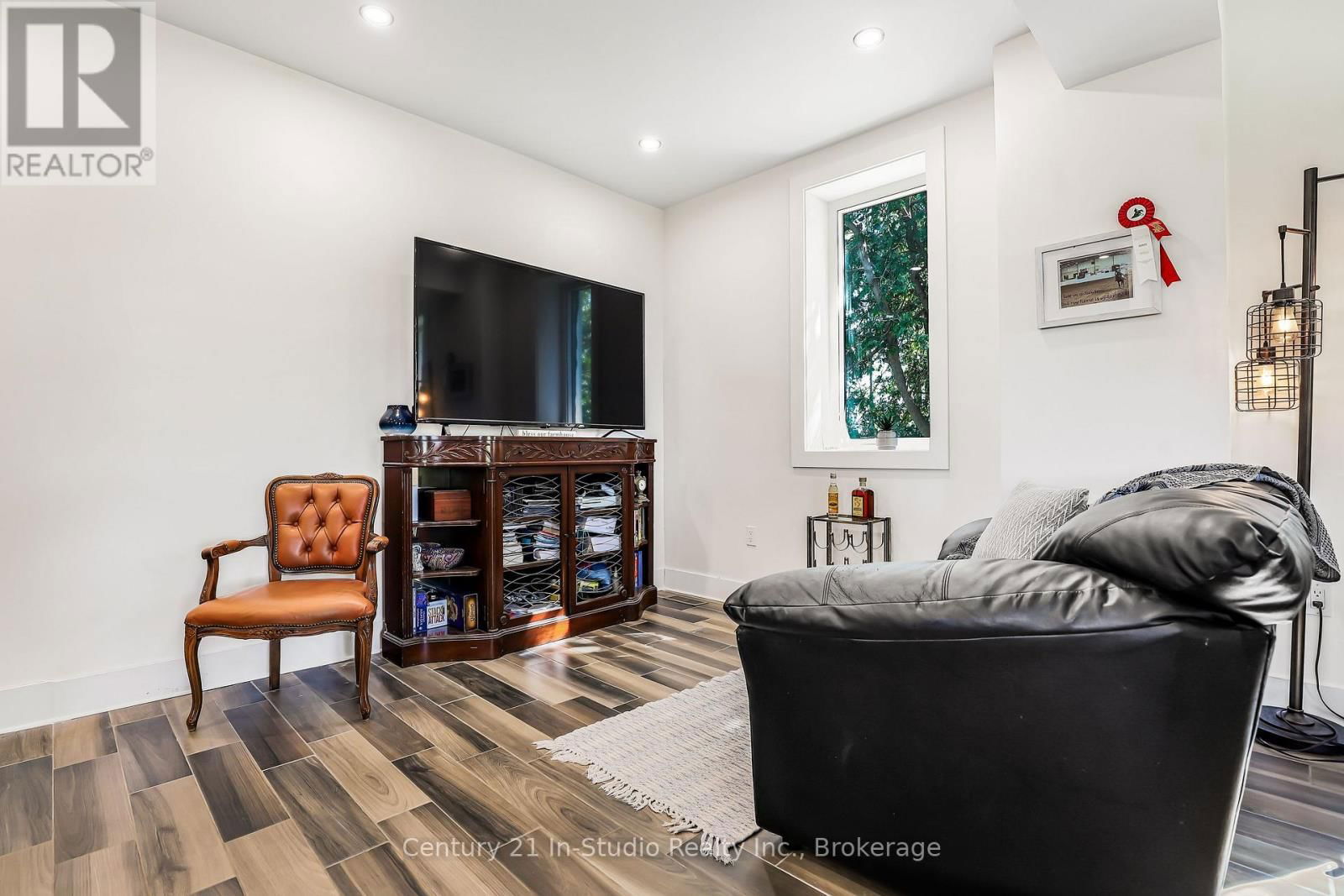 282 ELSINORE ROAD Image 33