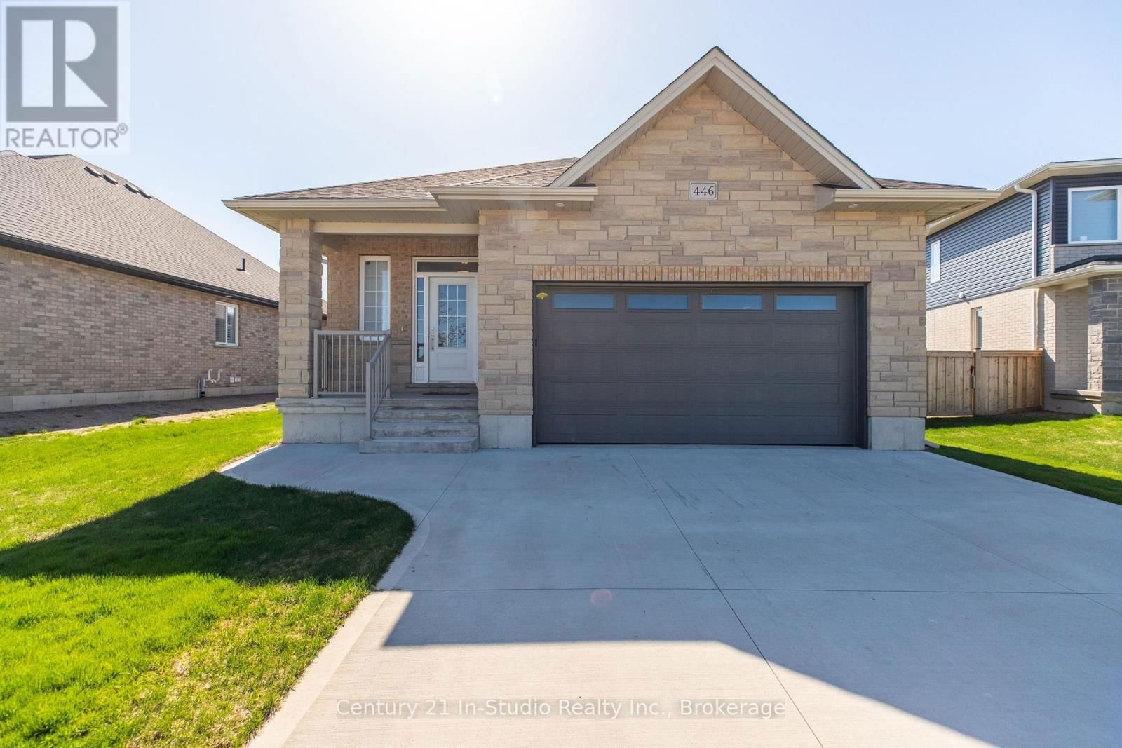 446 WALKER CRESCENT Image 1