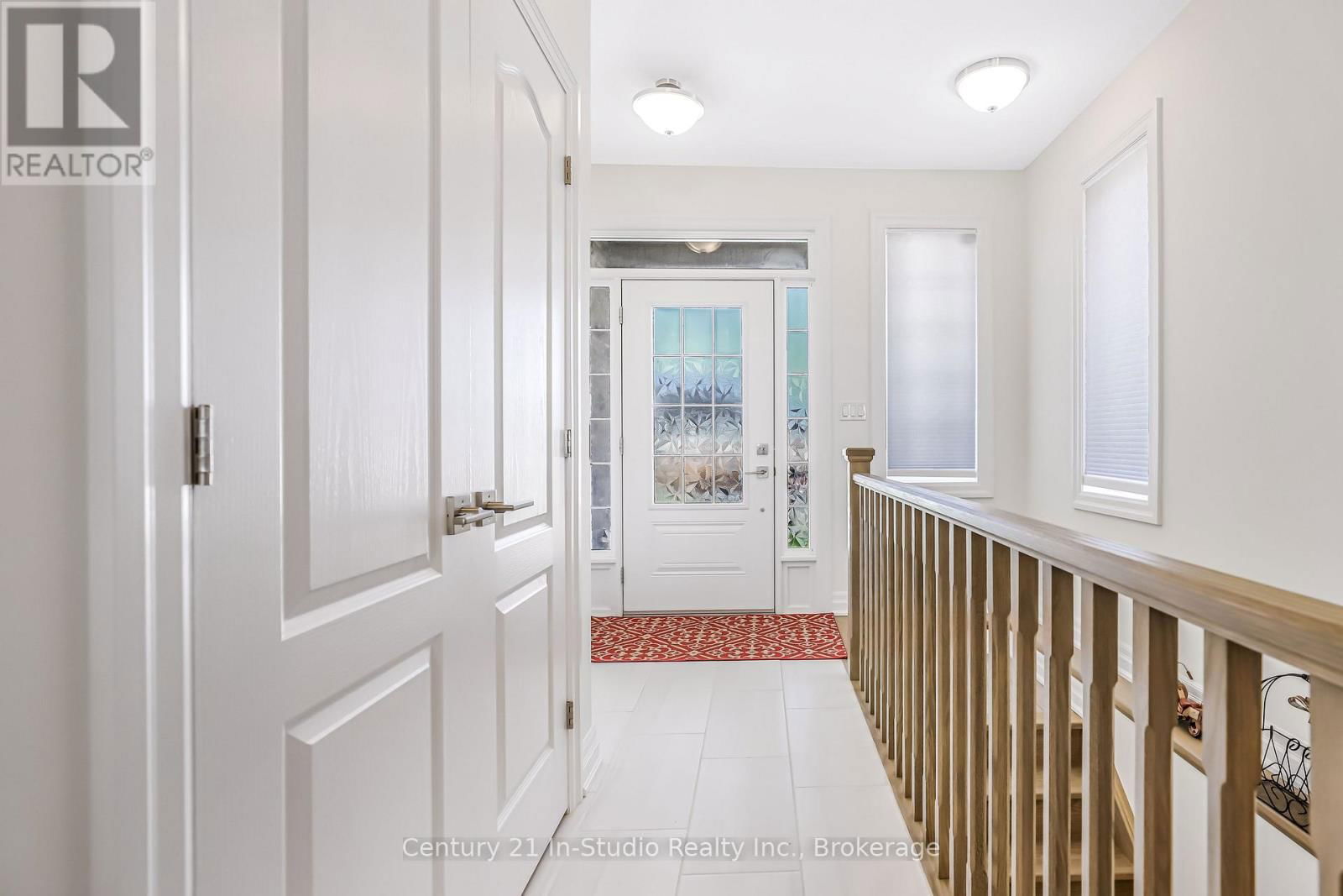 446 WALKER CRESCENT Image 12