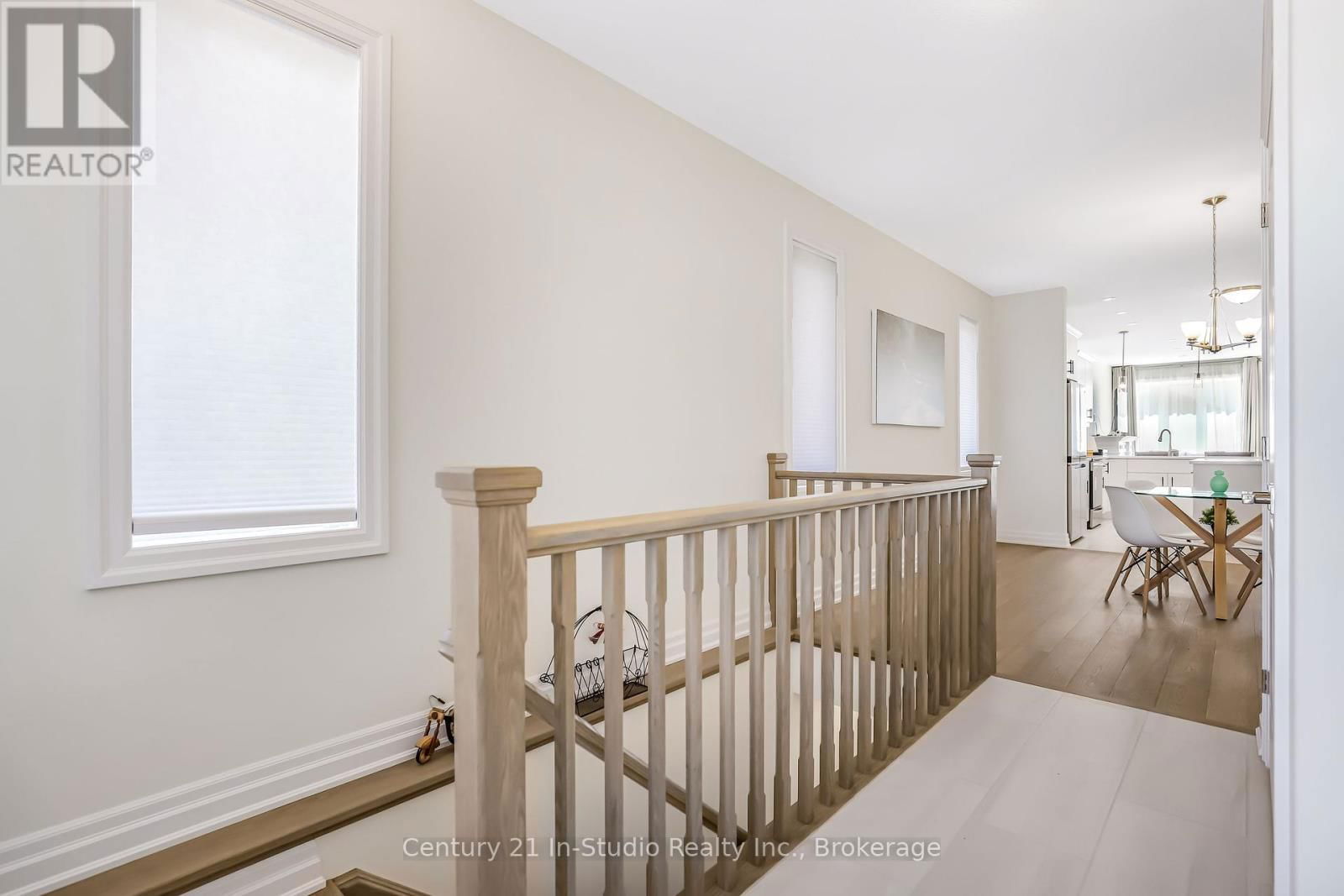 446 WALKER CRESCENT Image 13