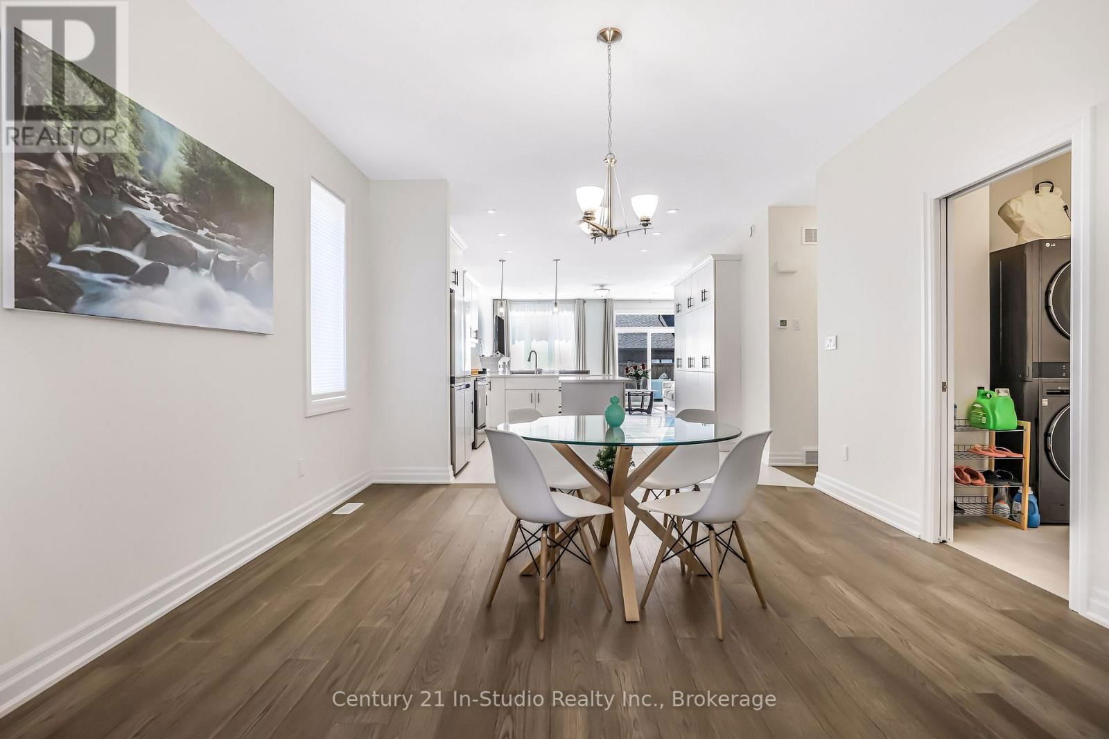 446 WALKER CRESCENT Image 14