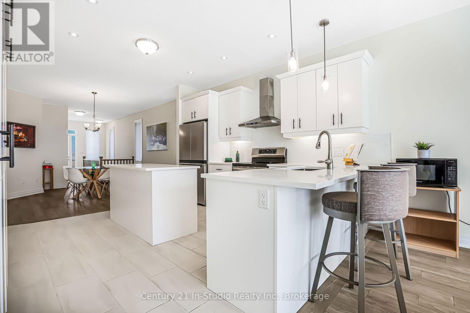 446 WALKER CRESCENT Image 19