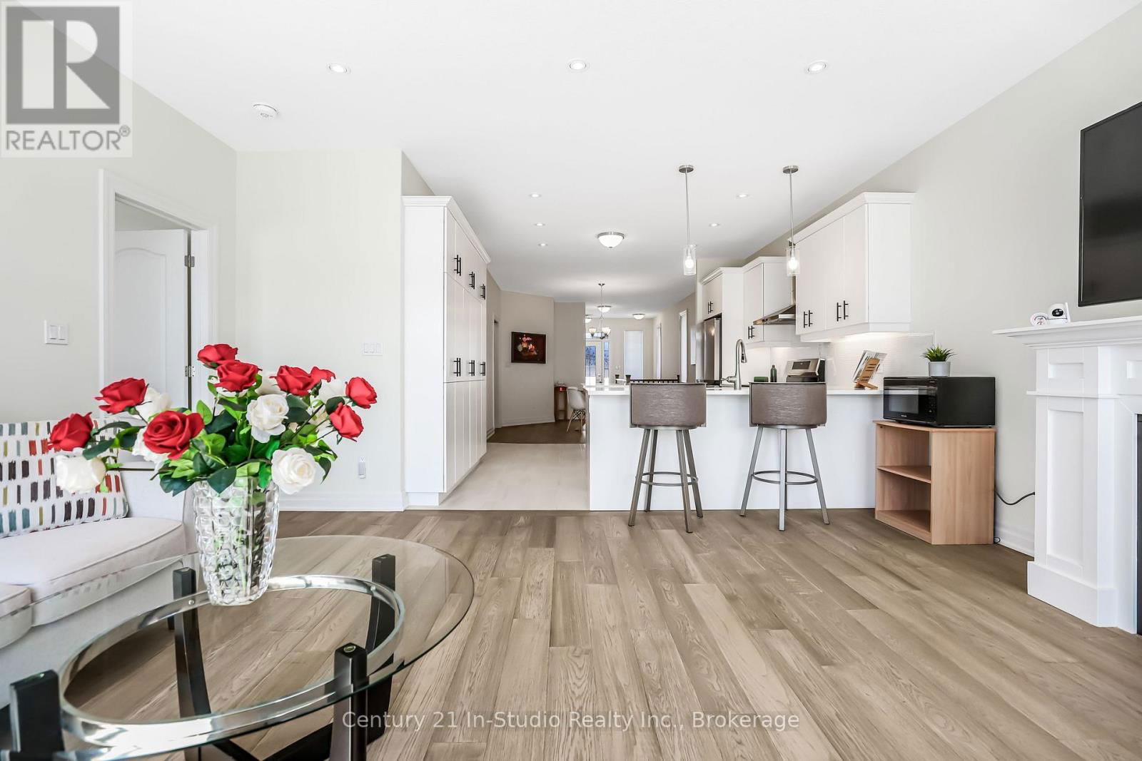 446 WALKER CRESCENT Image 23
