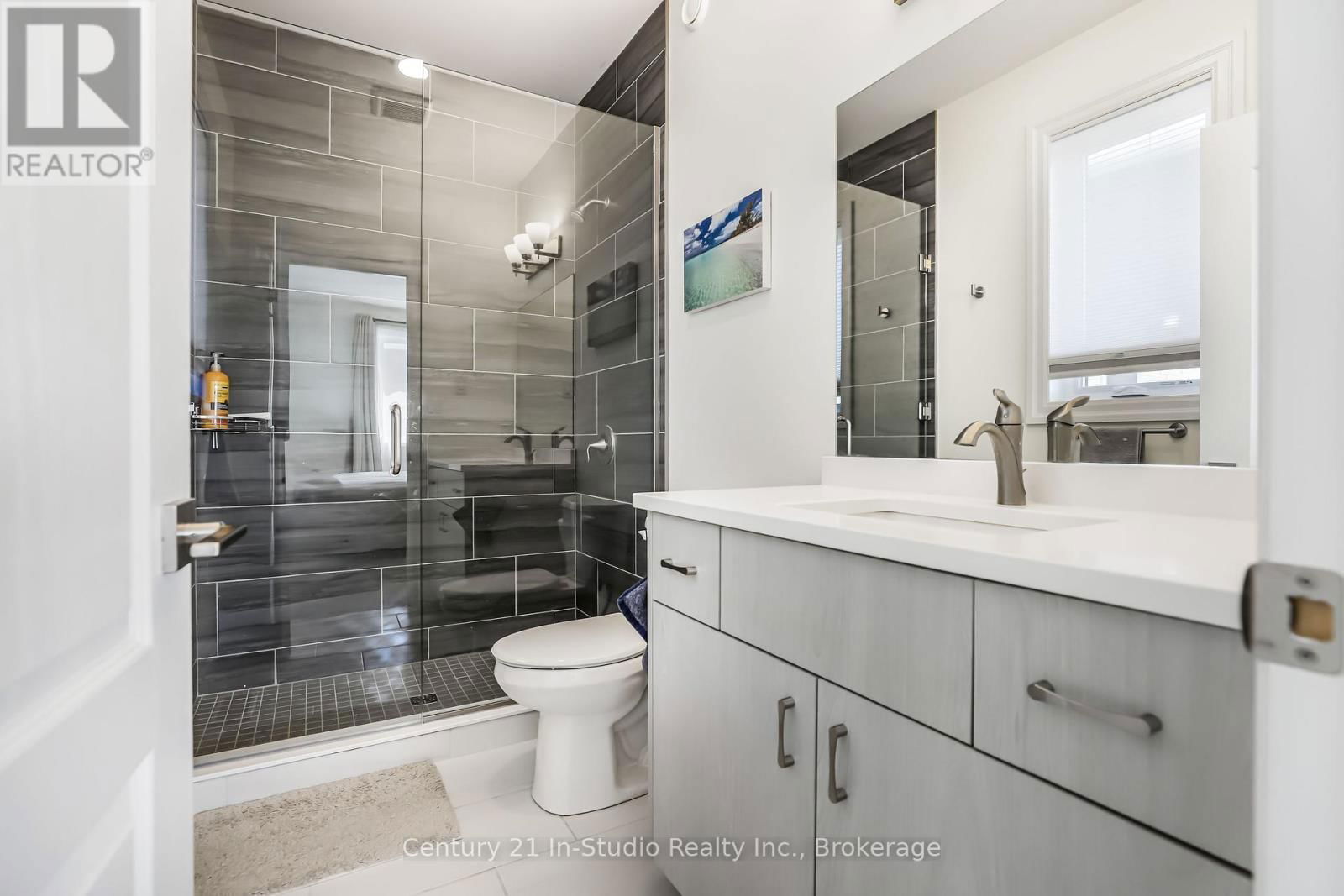 446 WALKER CRESCENT Image 29