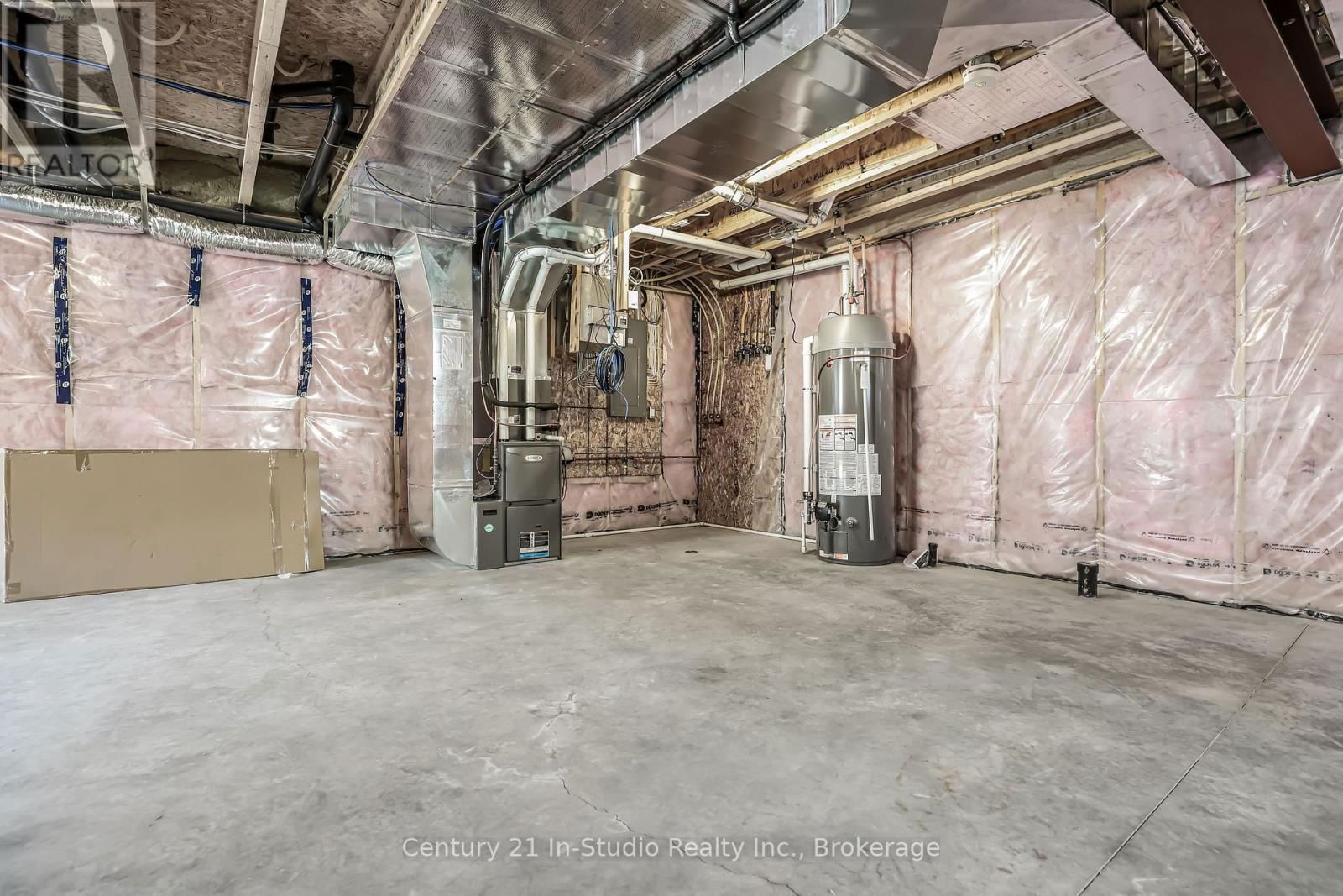 446 WALKER CRESCENT Image 32