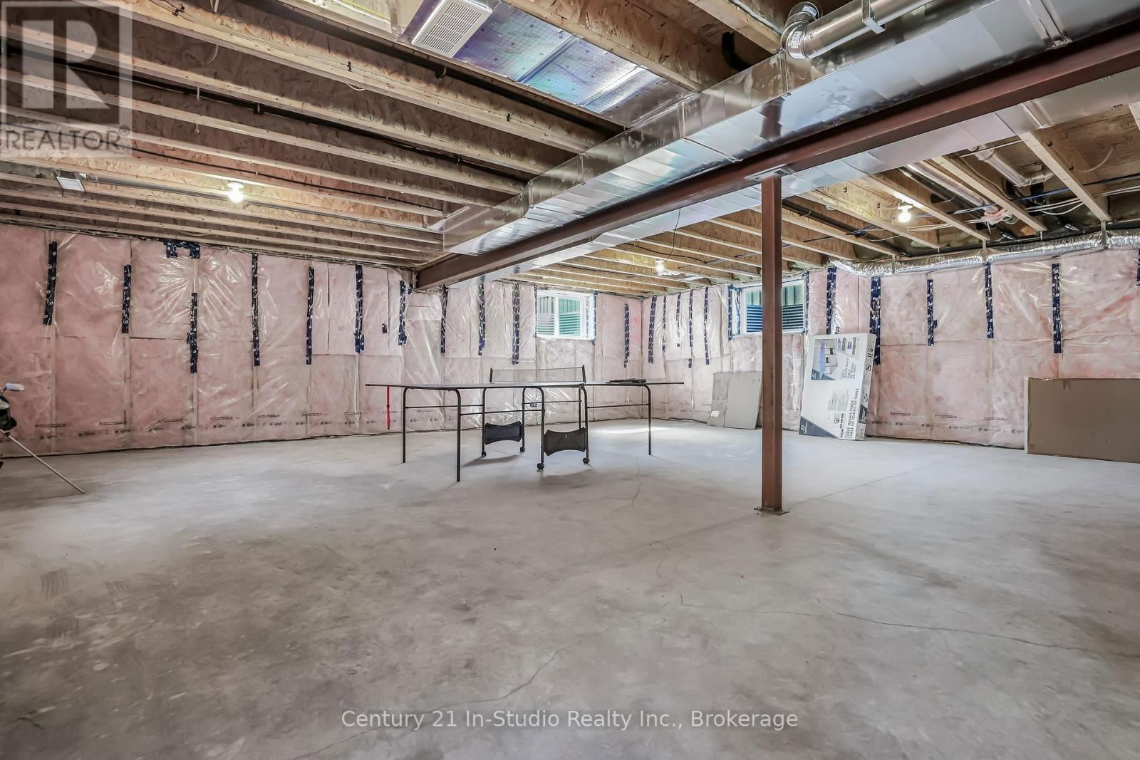446 WALKER CRESCENT Image 33