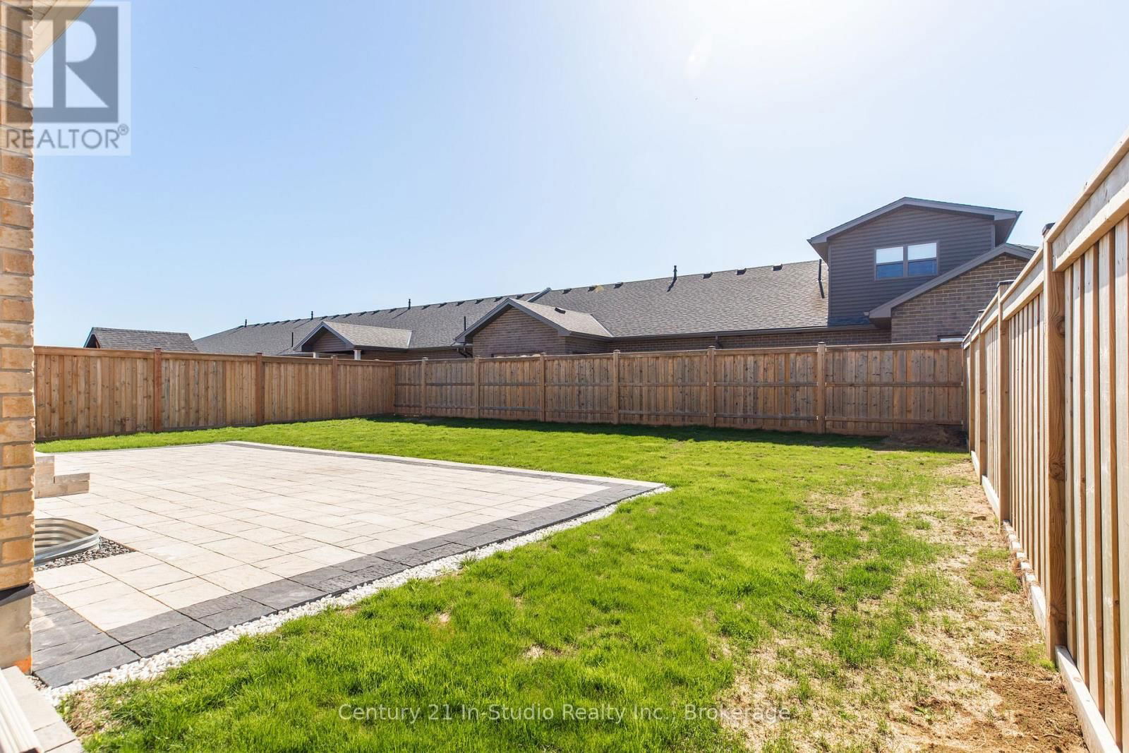 446 WALKER CRESCENT Image 5