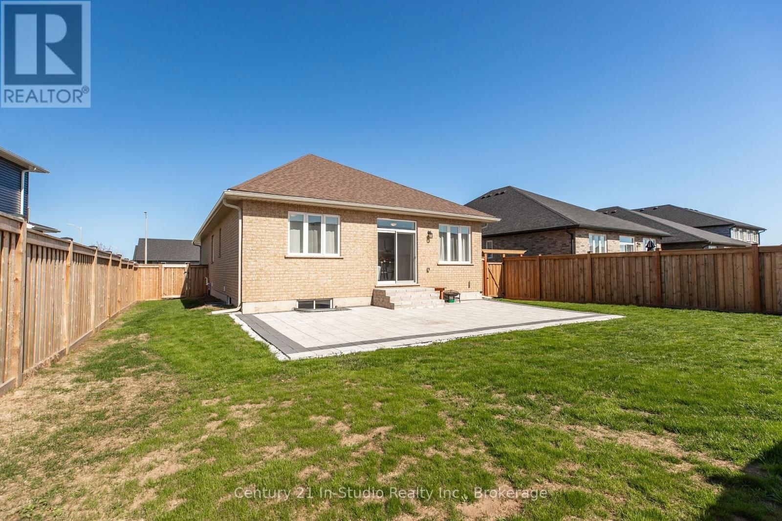 446 WALKER CRESCENT Image 7