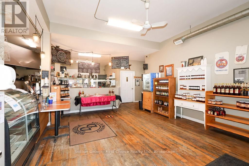 8 WOODSTOCK STREET NORTH Image 14