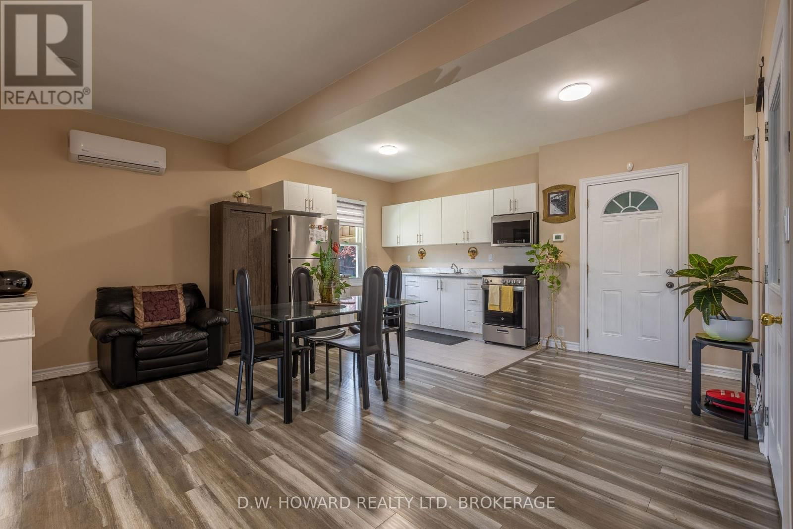 534 LINCOLN STREET Image 10