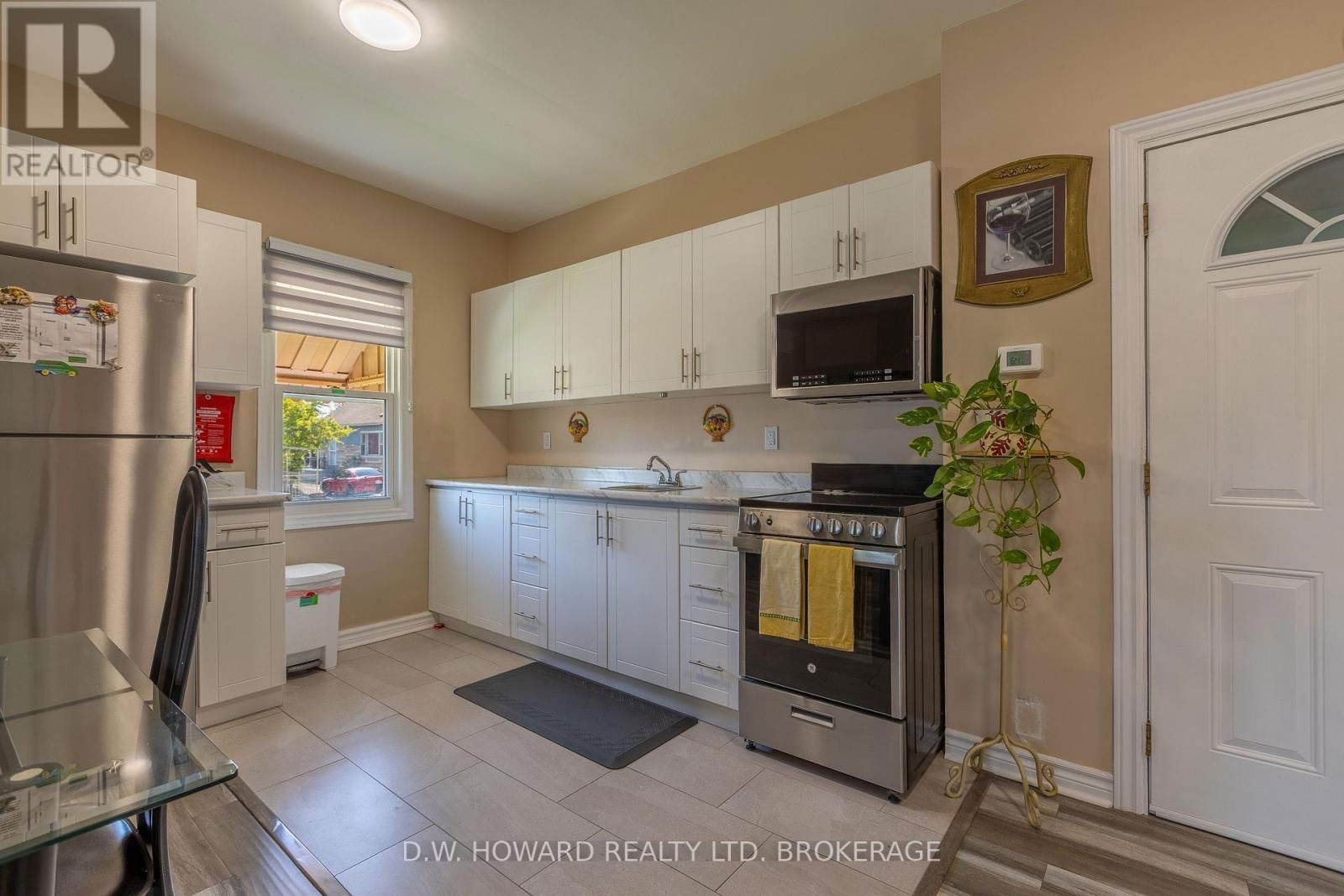 534 LINCOLN STREET Image 12