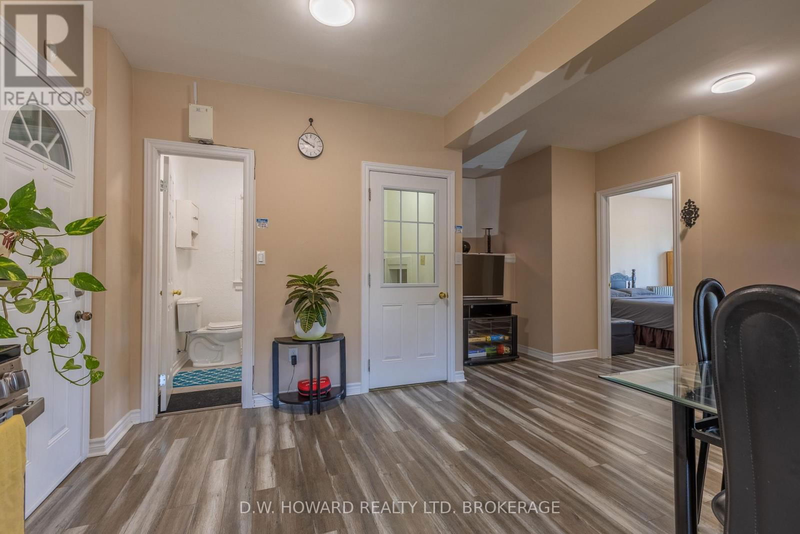 534 LINCOLN STREET Image 13