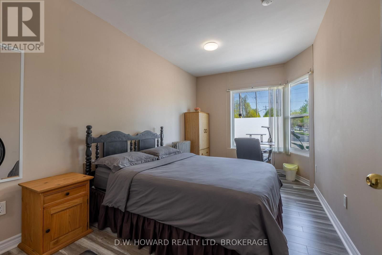 534 LINCOLN STREET Image 15