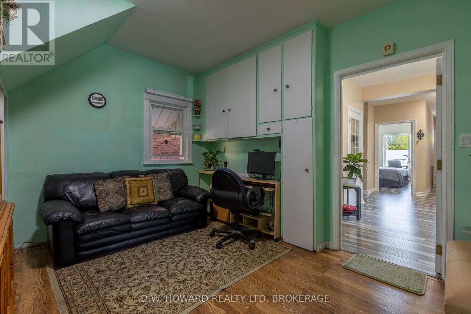 534 LINCOLN STREET Image 17