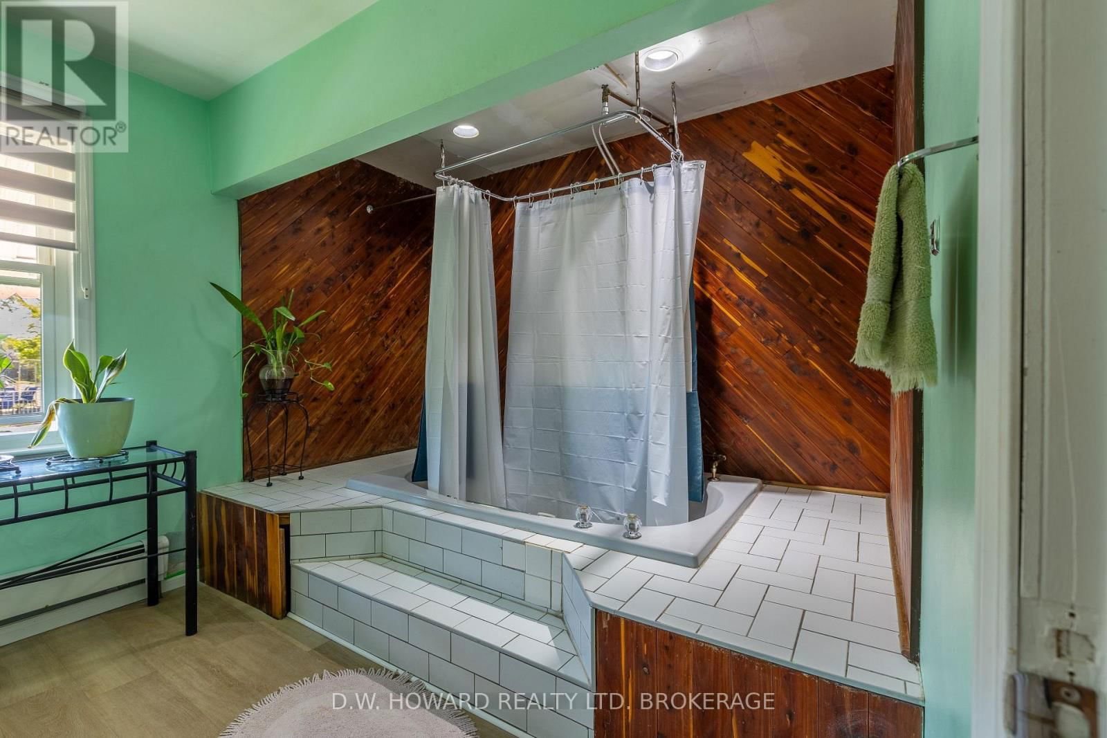 534 LINCOLN STREET Image 18