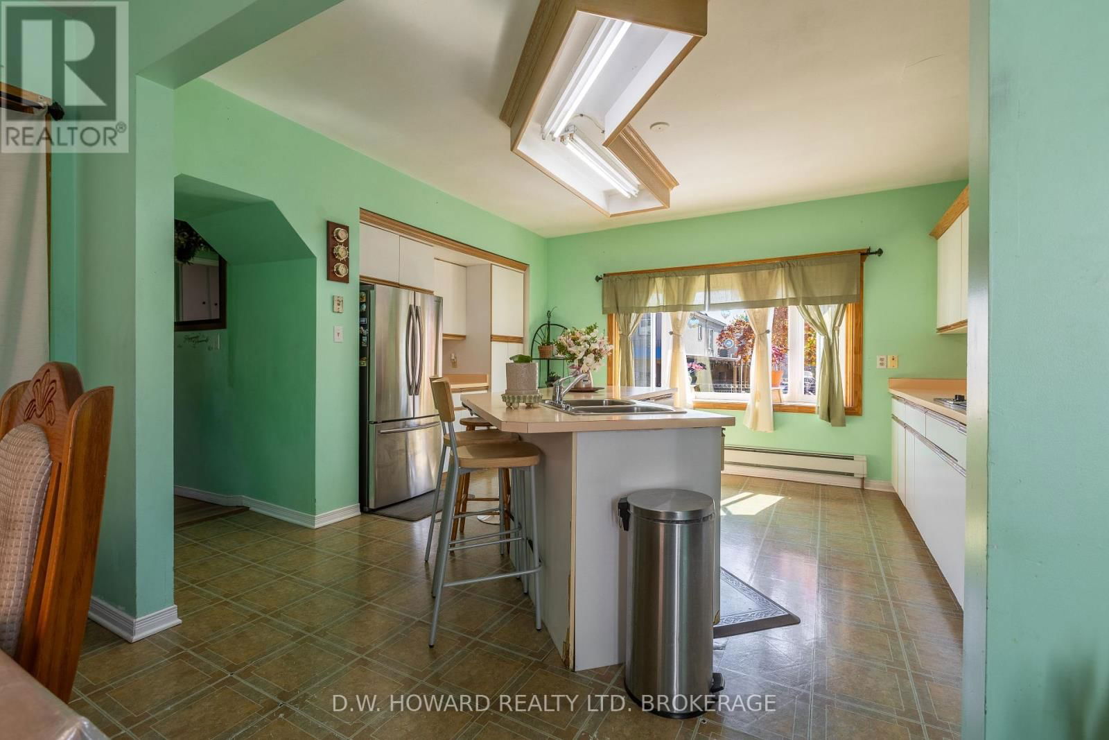 534 LINCOLN STREET Image 22