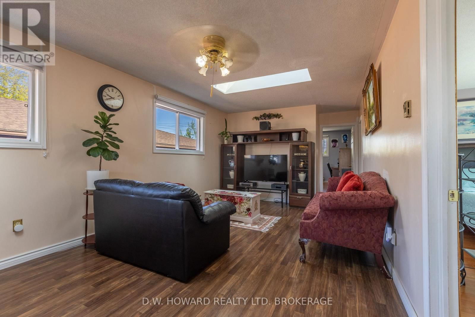 534 LINCOLN STREET Image 25