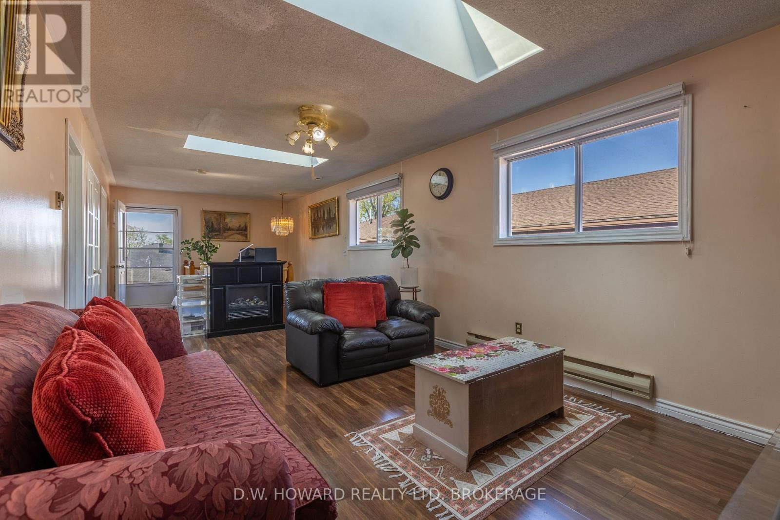 534 LINCOLN STREET Image 26