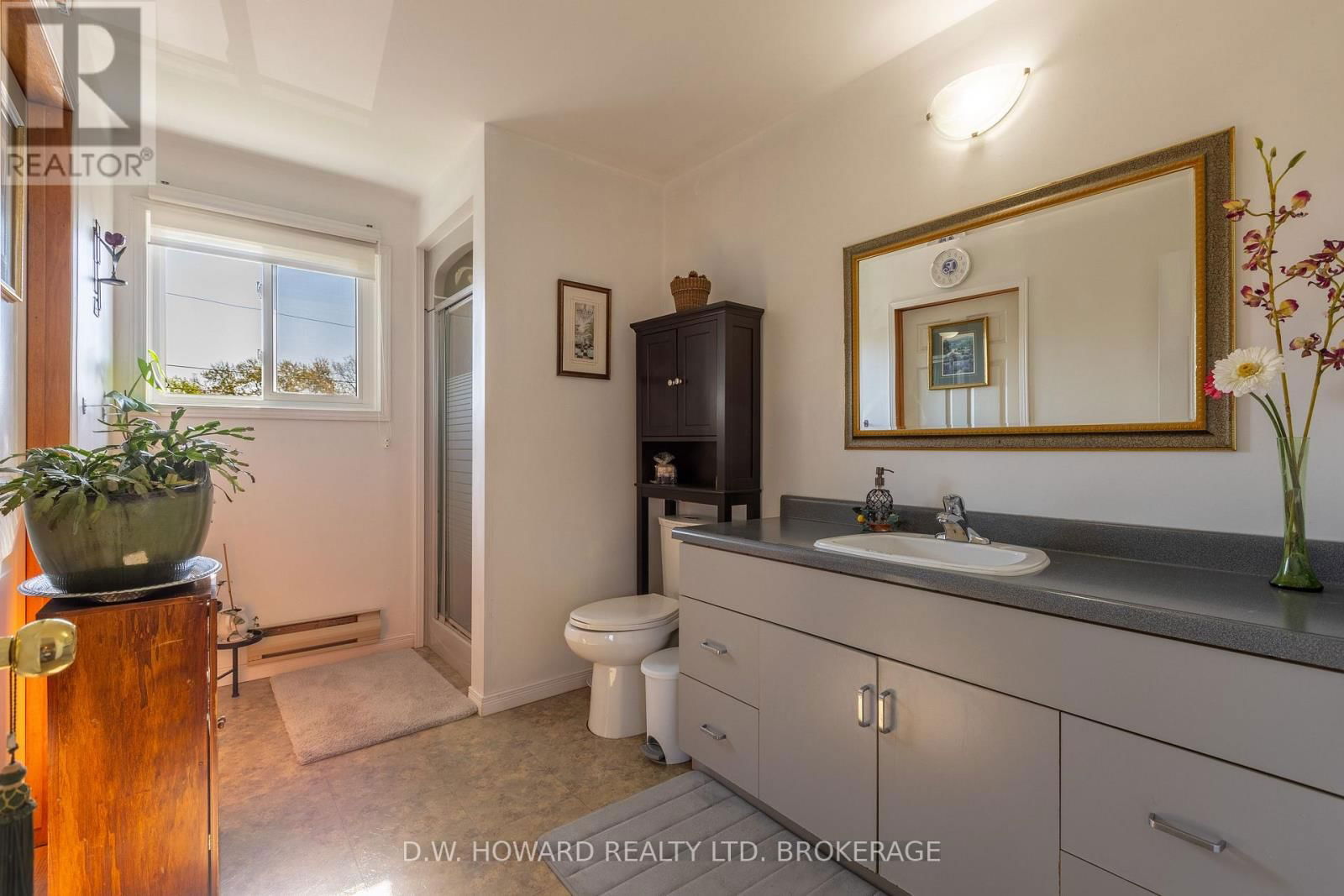 534 LINCOLN STREET Image 31