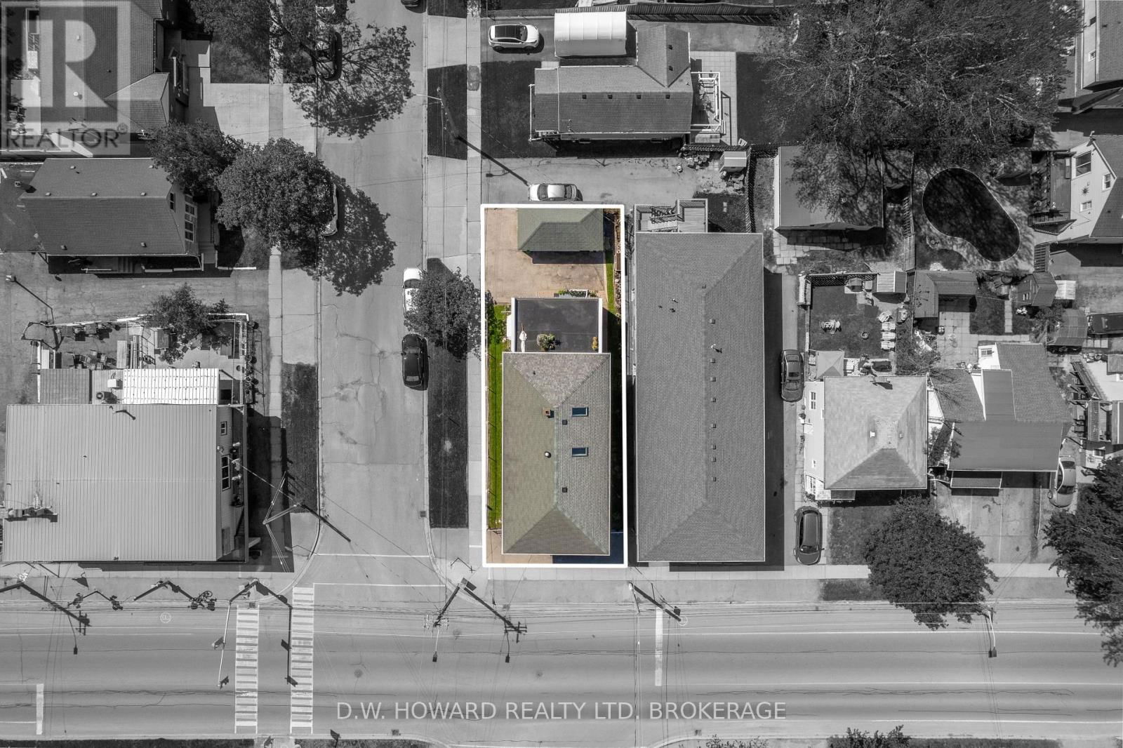534 LINCOLN STREET Image 44