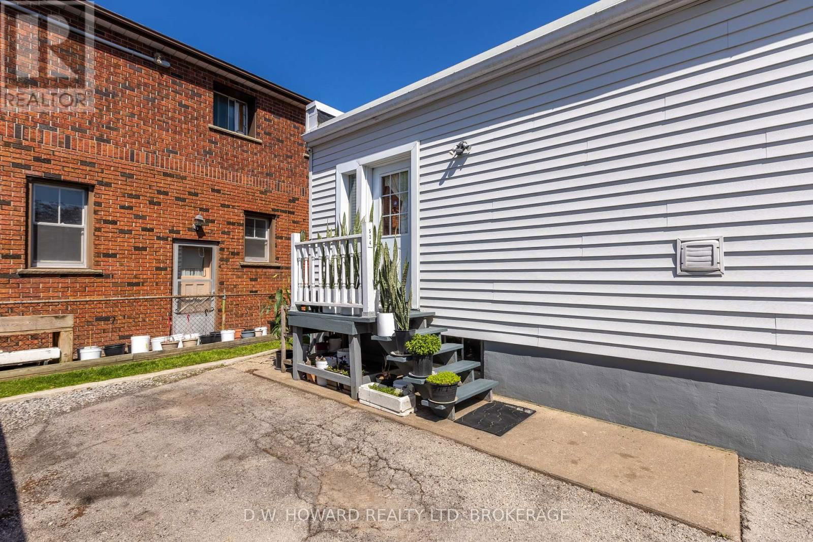 534 LINCOLN STREET Image 8