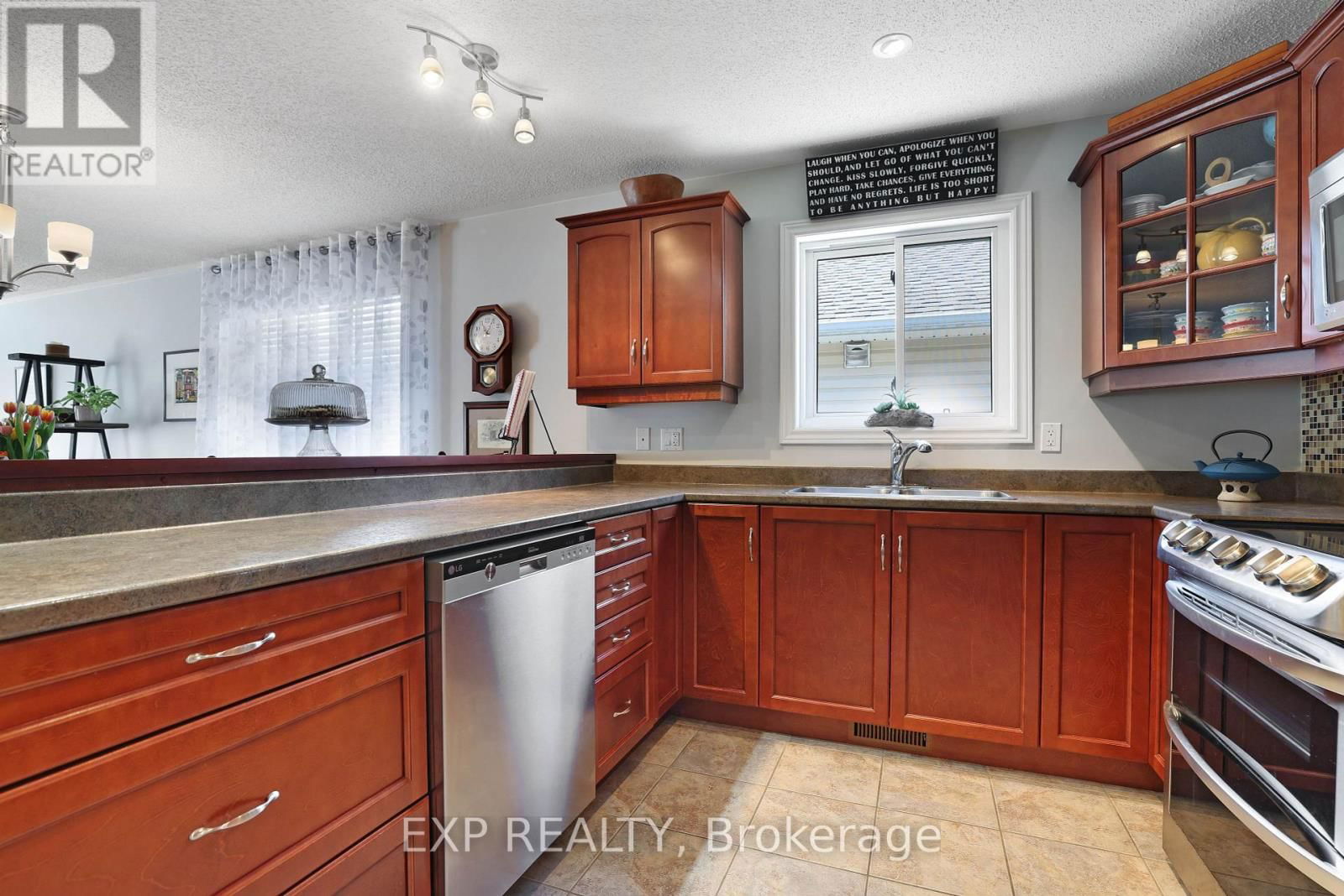 452 VAN DUSEN STREET EAST Image 11