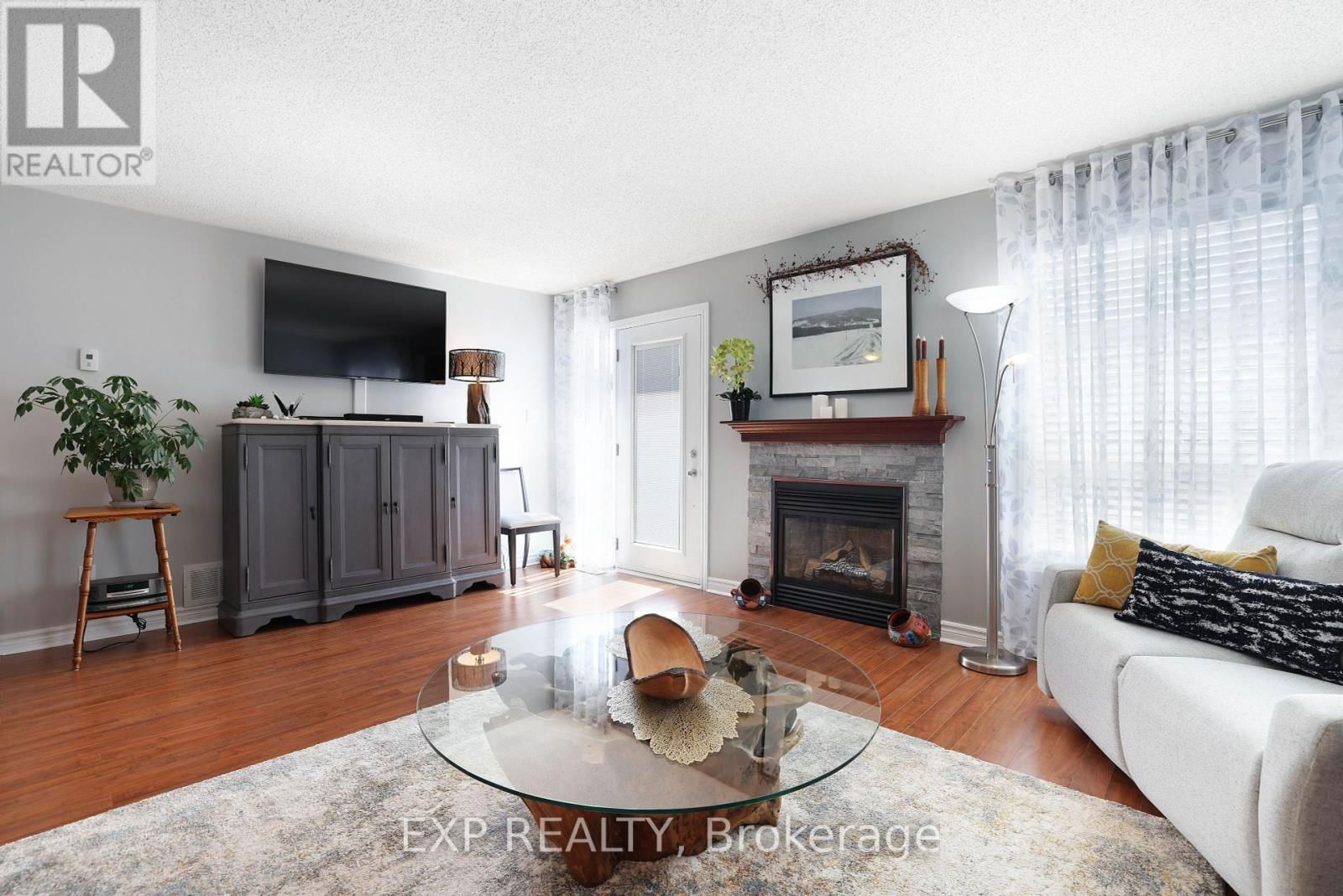 452 VAN DUSEN STREET EAST Image 8