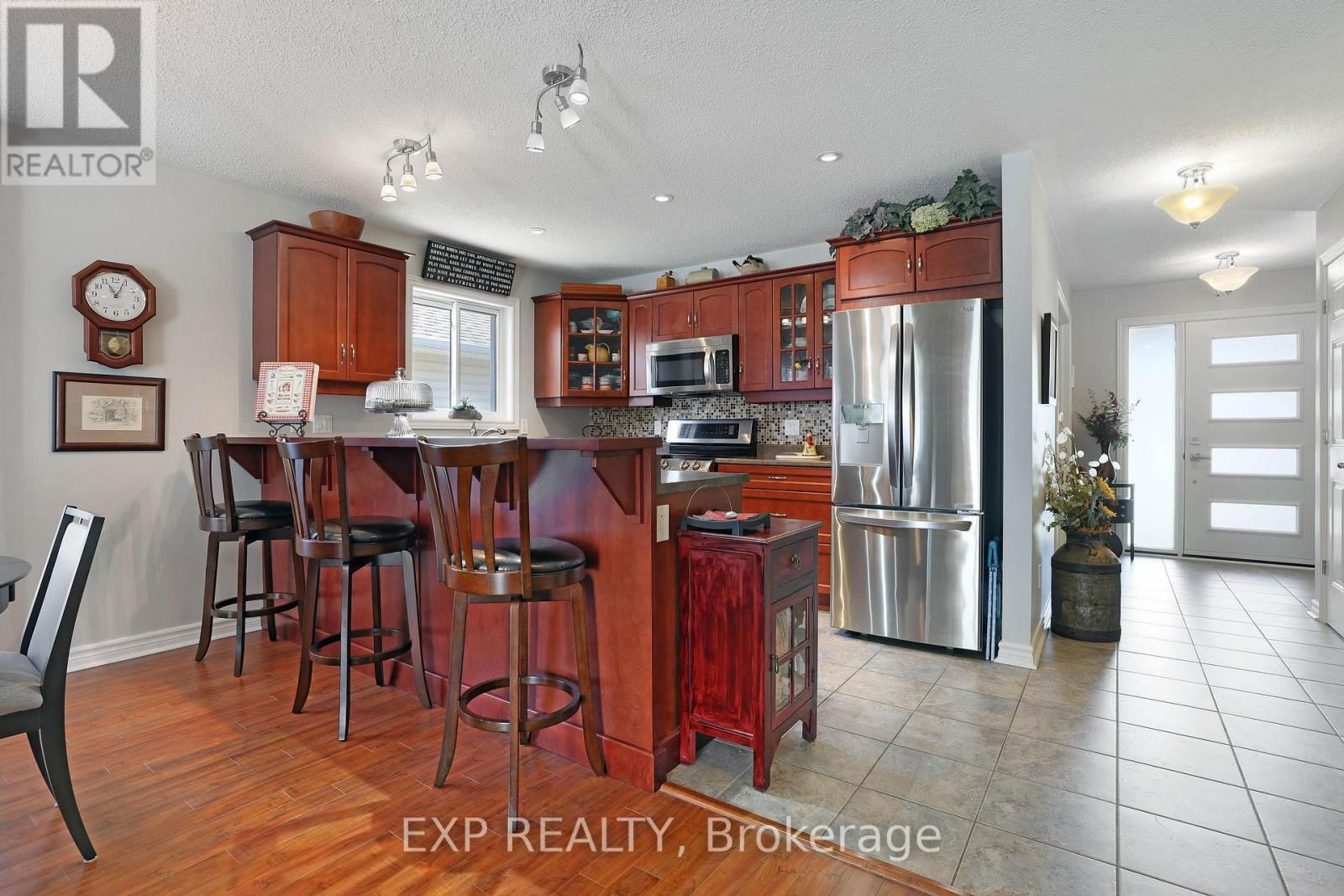 452 VAN DUSEN STREET EAST Image 9