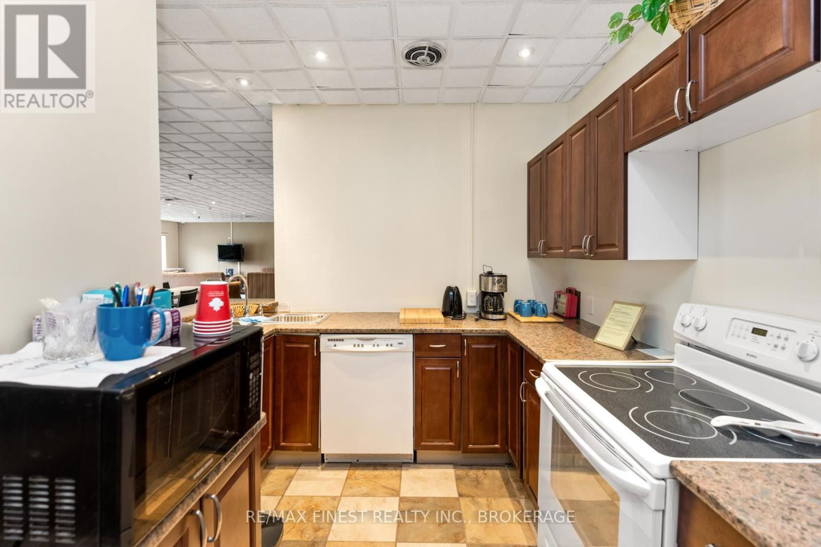 508 - 120 BARRETT COURT Image 41