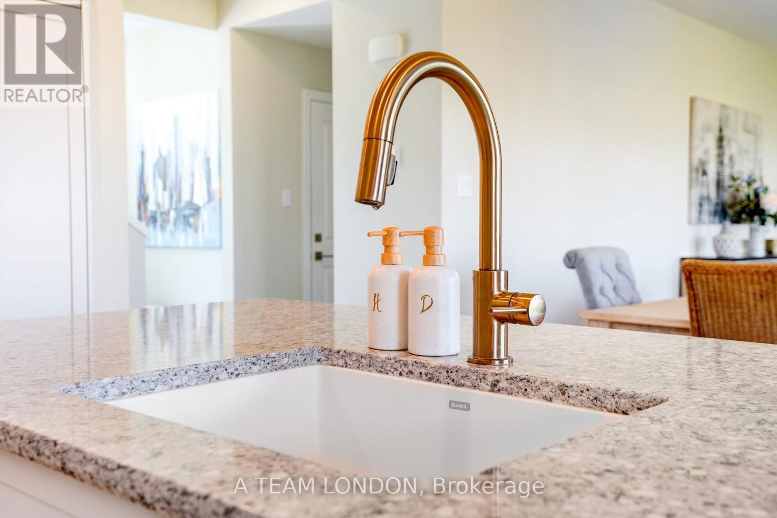 35 REGATTA WAY Image 14