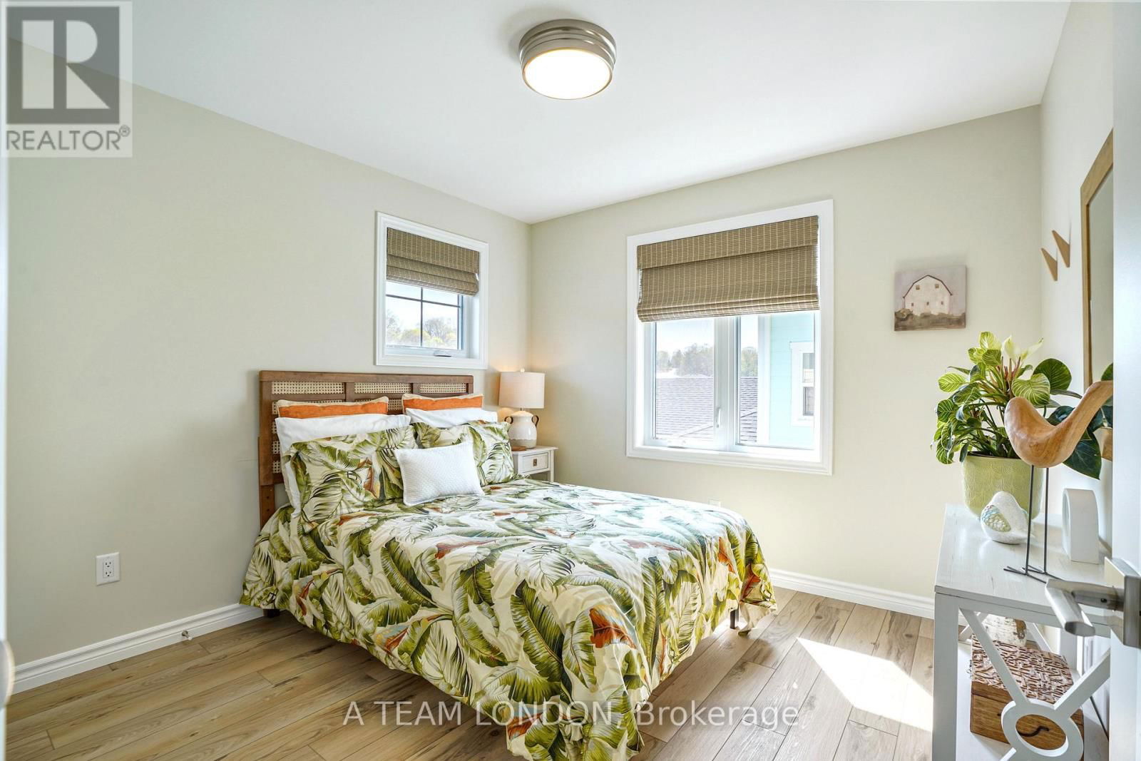 35 REGATTA WAY Image 28