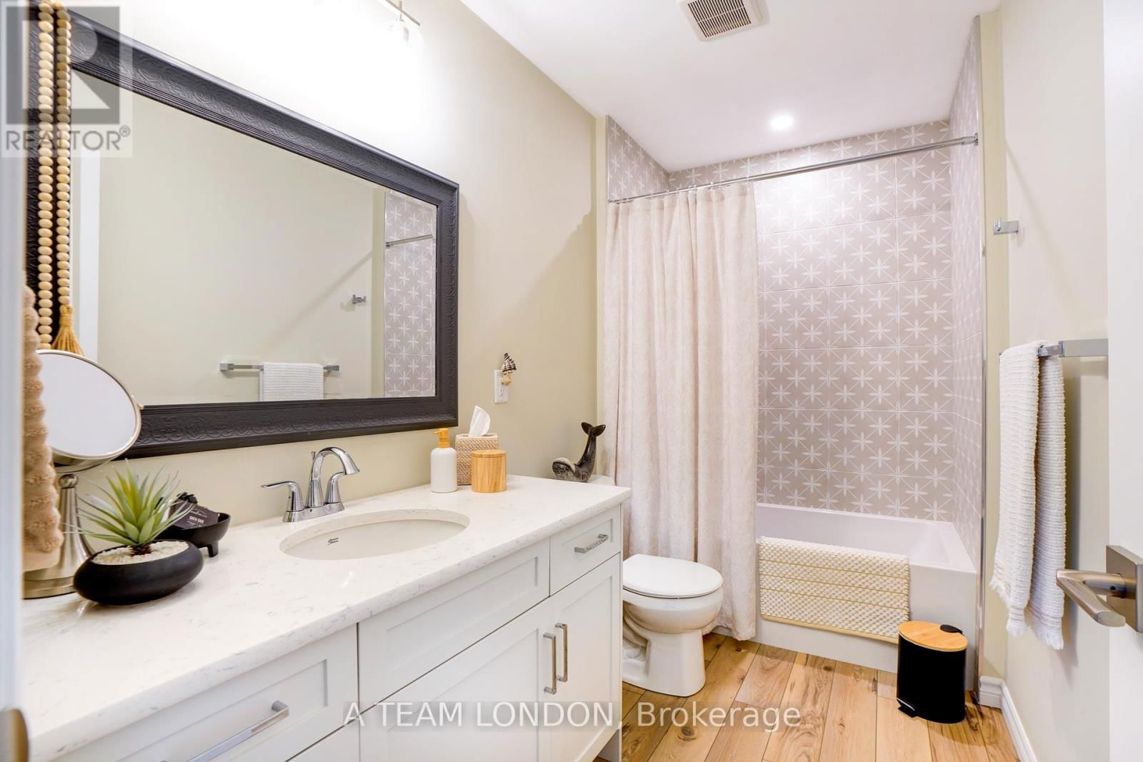 35 REGATTA WAY Image 30