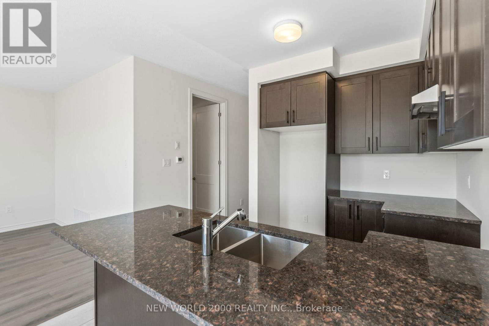 492 TREVOR STREET Image 11