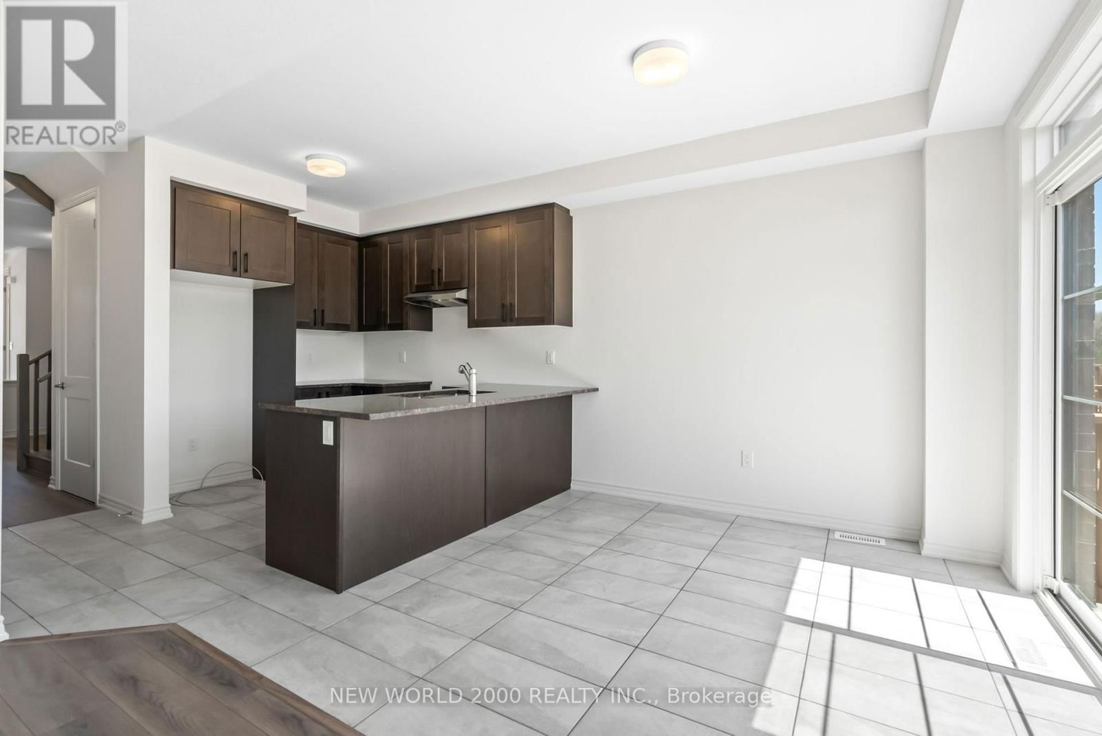 492 TREVOR STREET Image 16