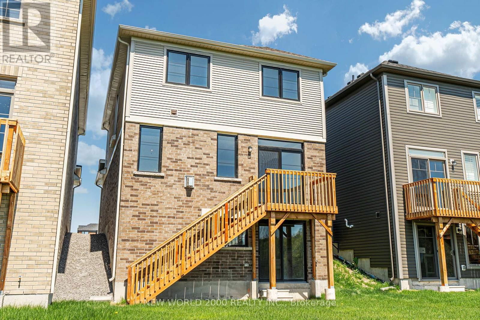 492 TREVOR STREET Image 34