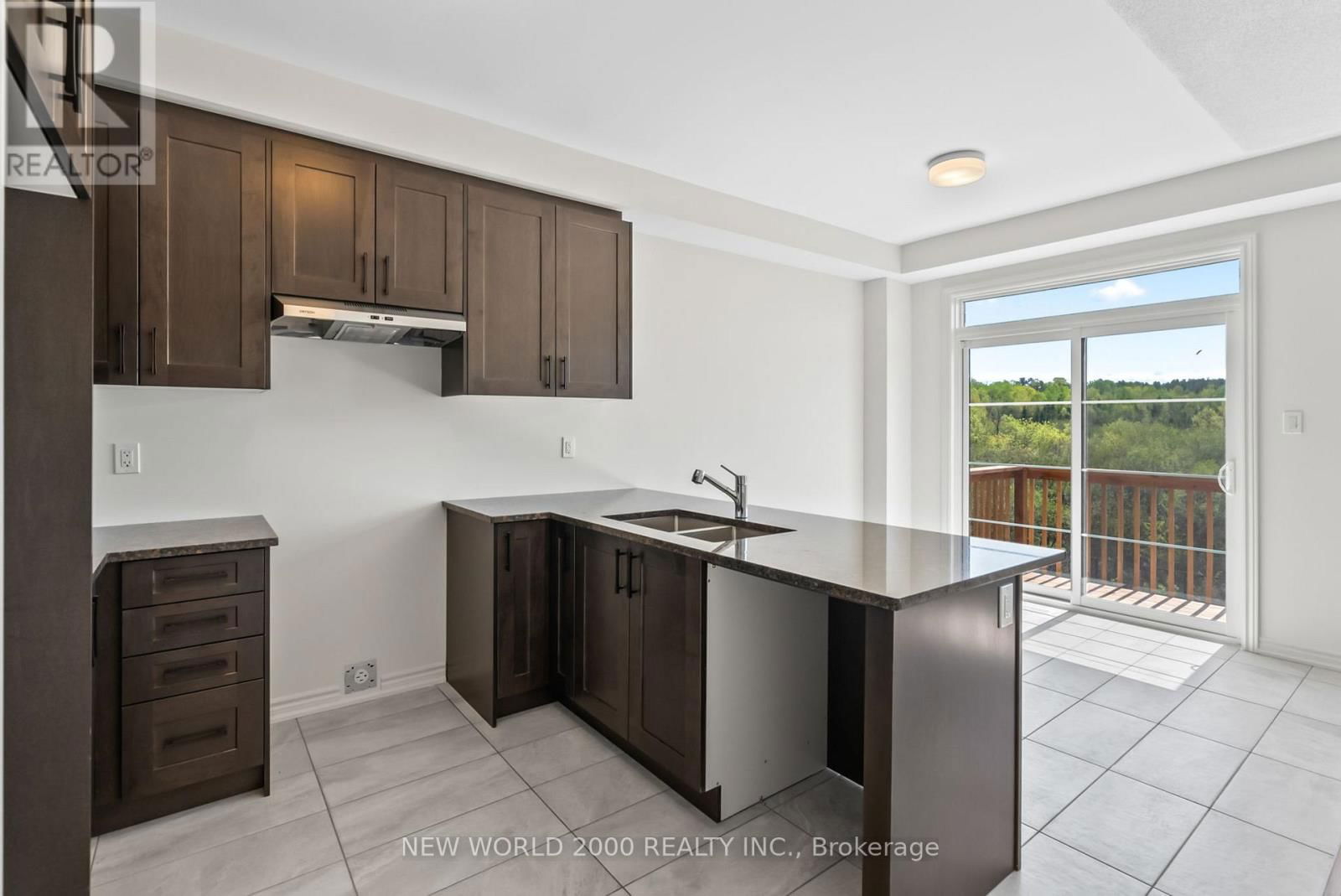 492 TREVOR STREET Image 9