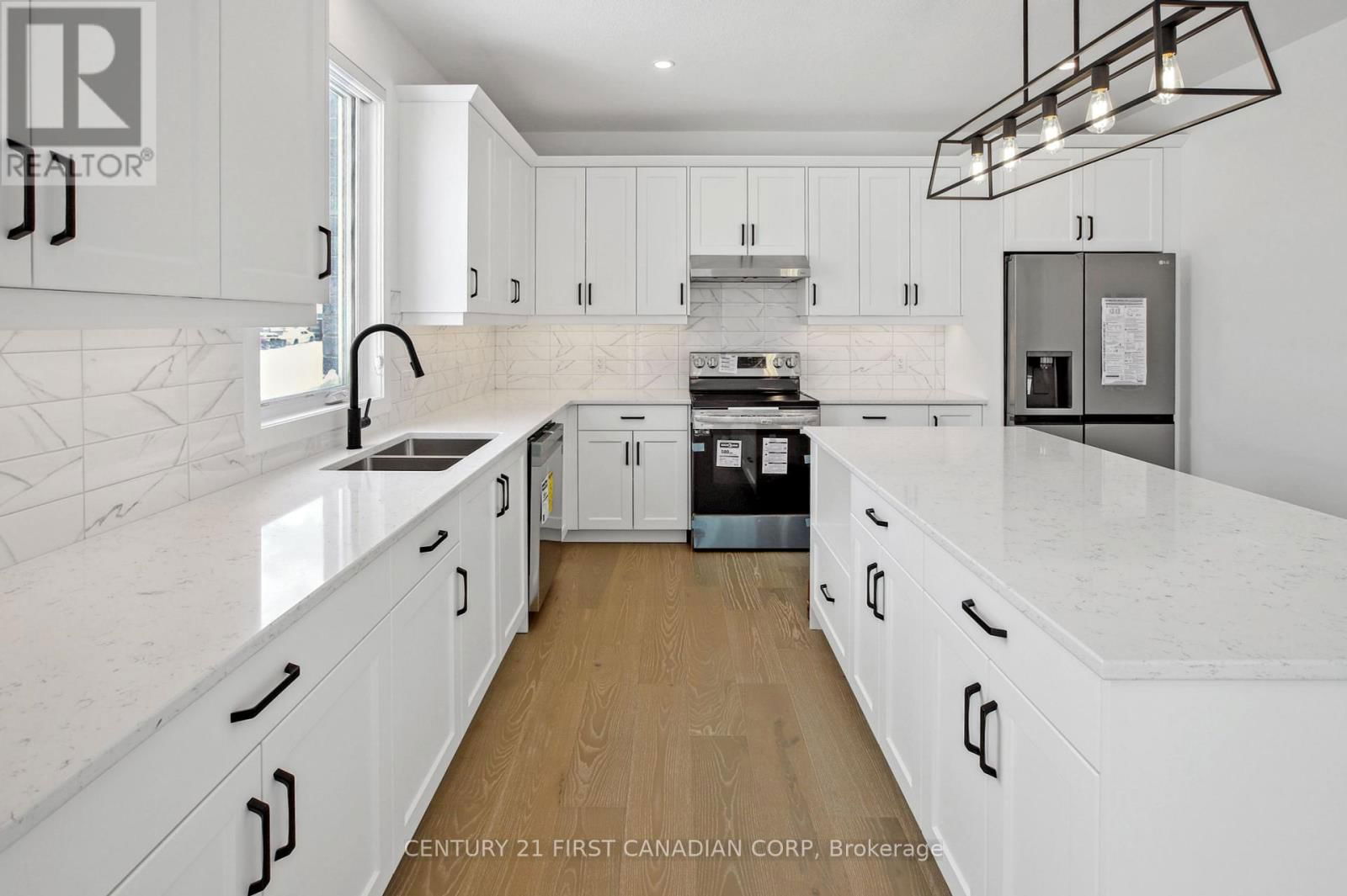 30 SPRUCE CRESCENT Image 13
