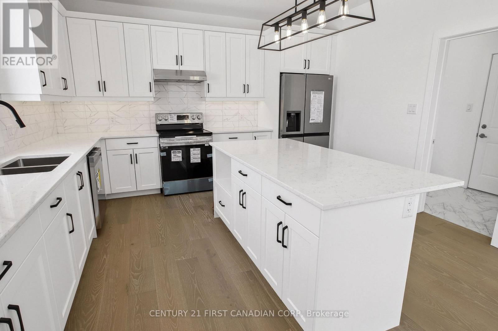 30 SPRUCE CRESCENT Image 14