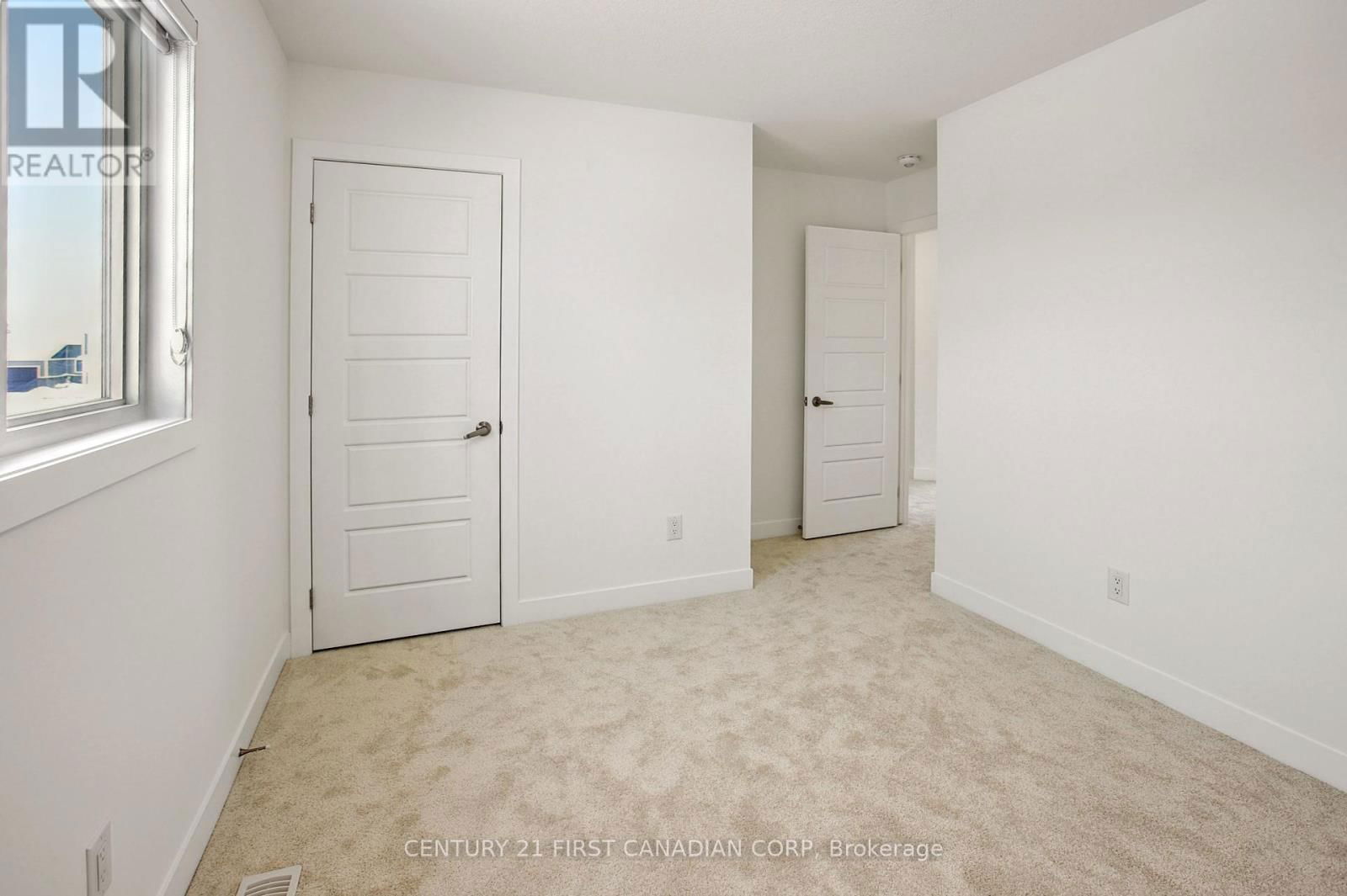 30 SPRUCE CRESCENT Image 17