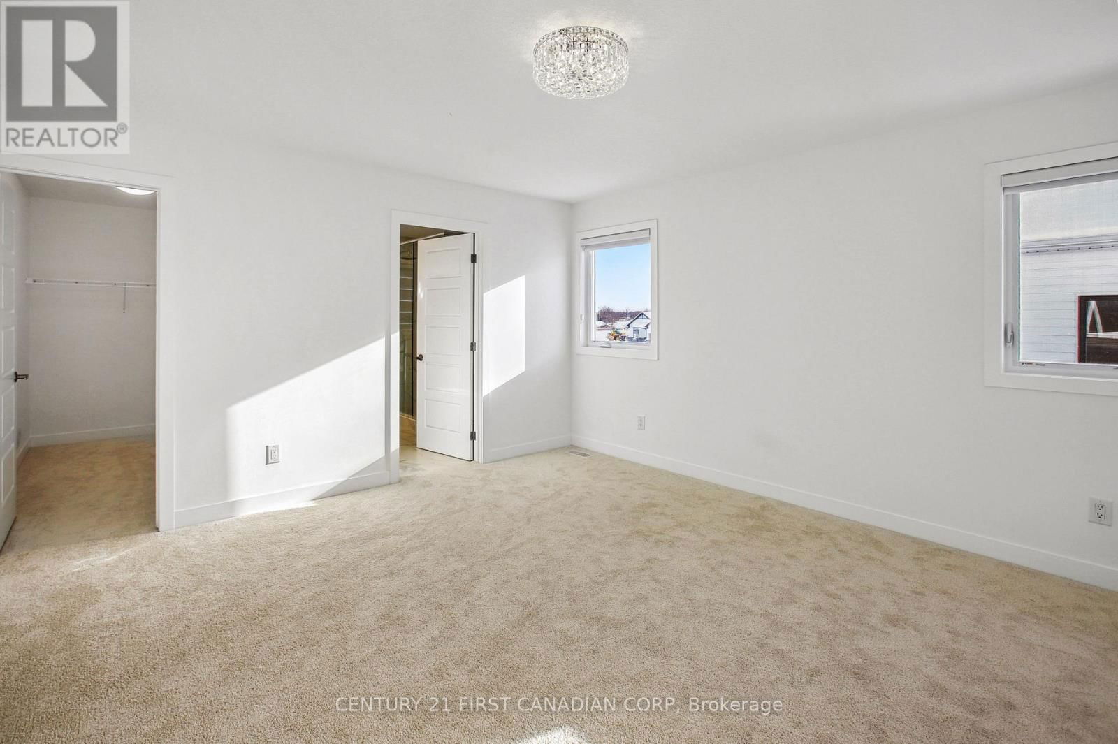 30 SPRUCE CRESCENT Image 18