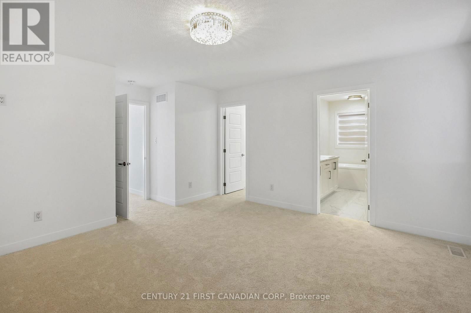 30 SPRUCE CRESCENT Image 19