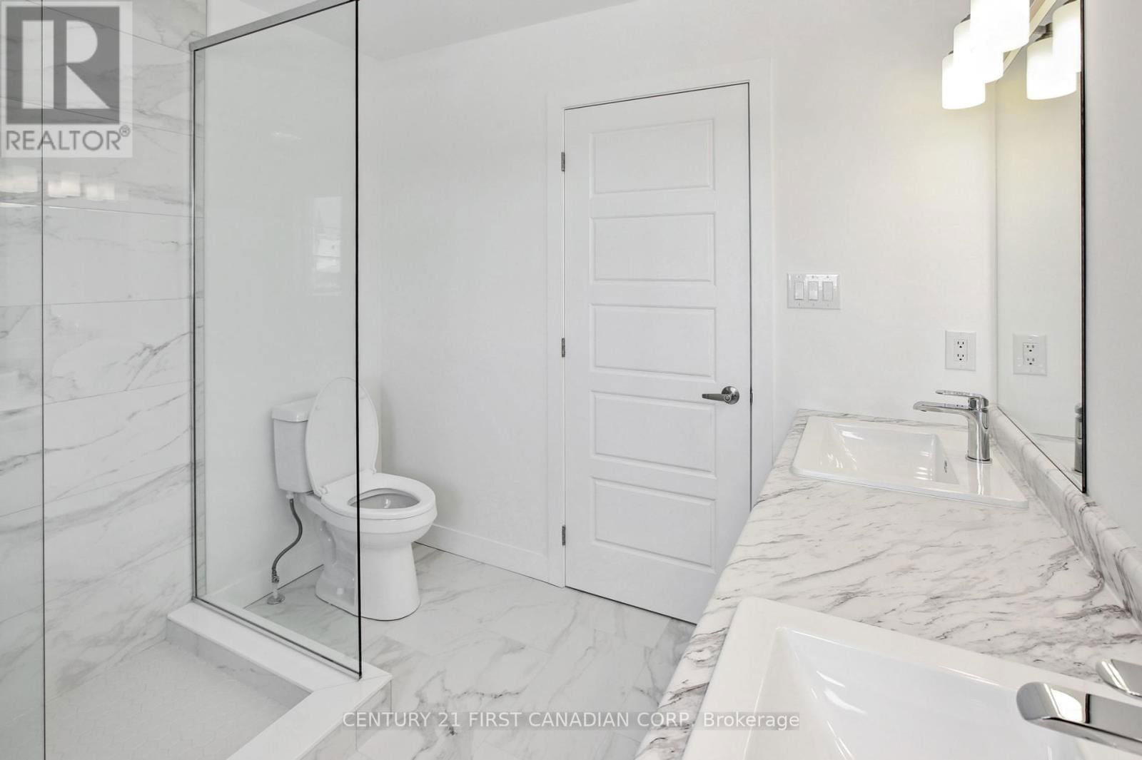 30 SPRUCE CRESCENT Image 22