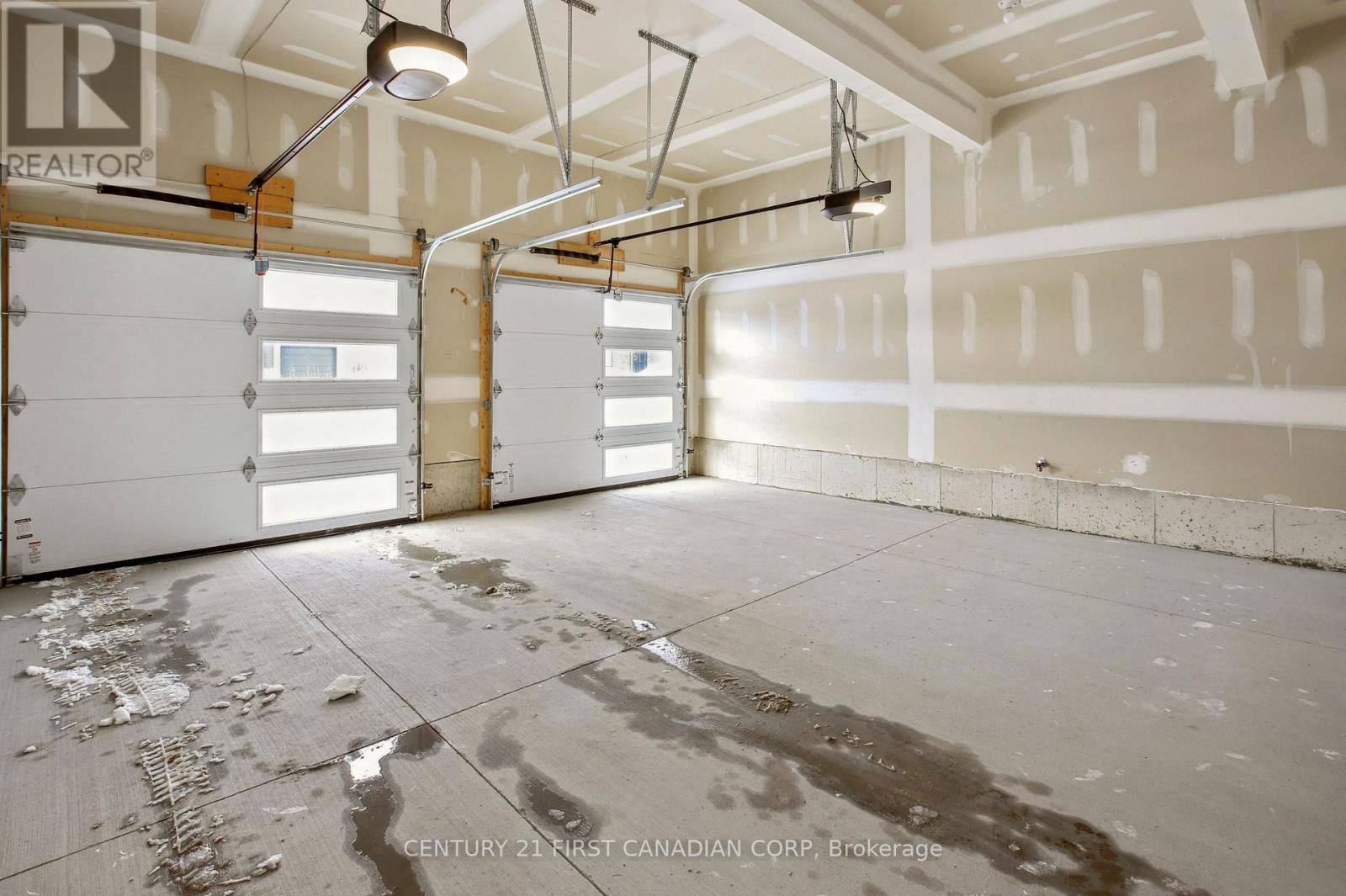 30 SPRUCE CRESCENT Image 28
