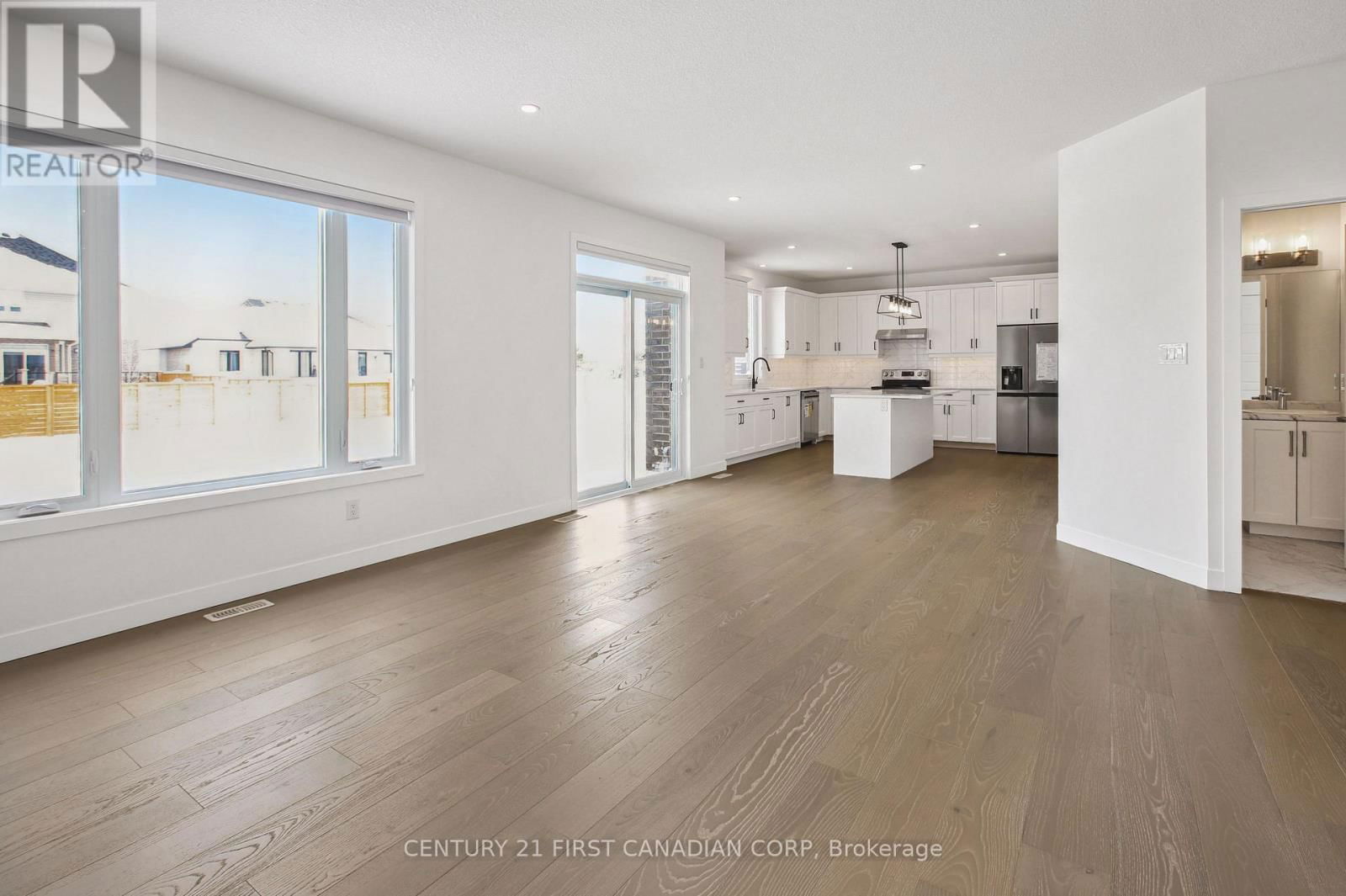30 SPRUCE CRESCENT Image 8